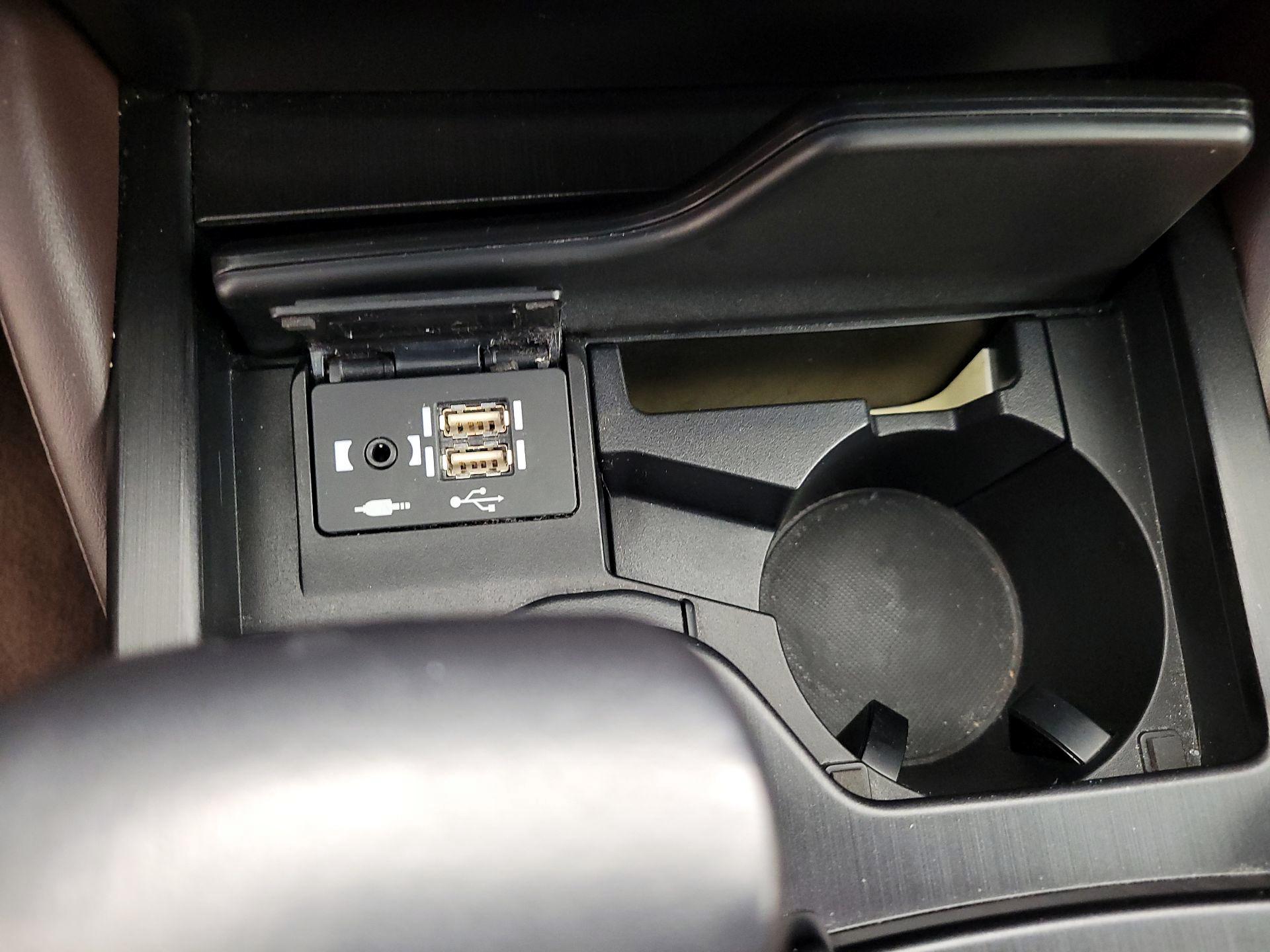 Thumbnail: 2021 Lexus ES - 18