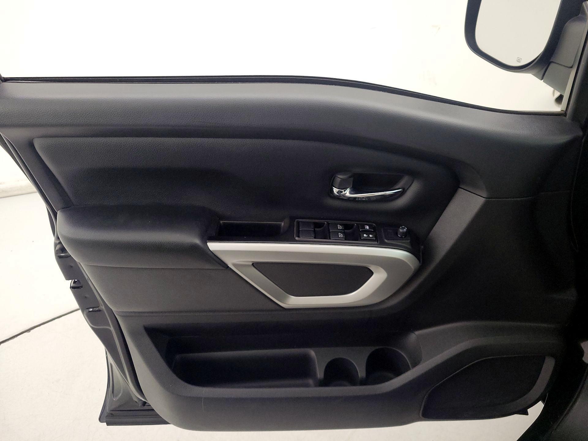 Thumbnail: 2019 Nissan Titan - 12