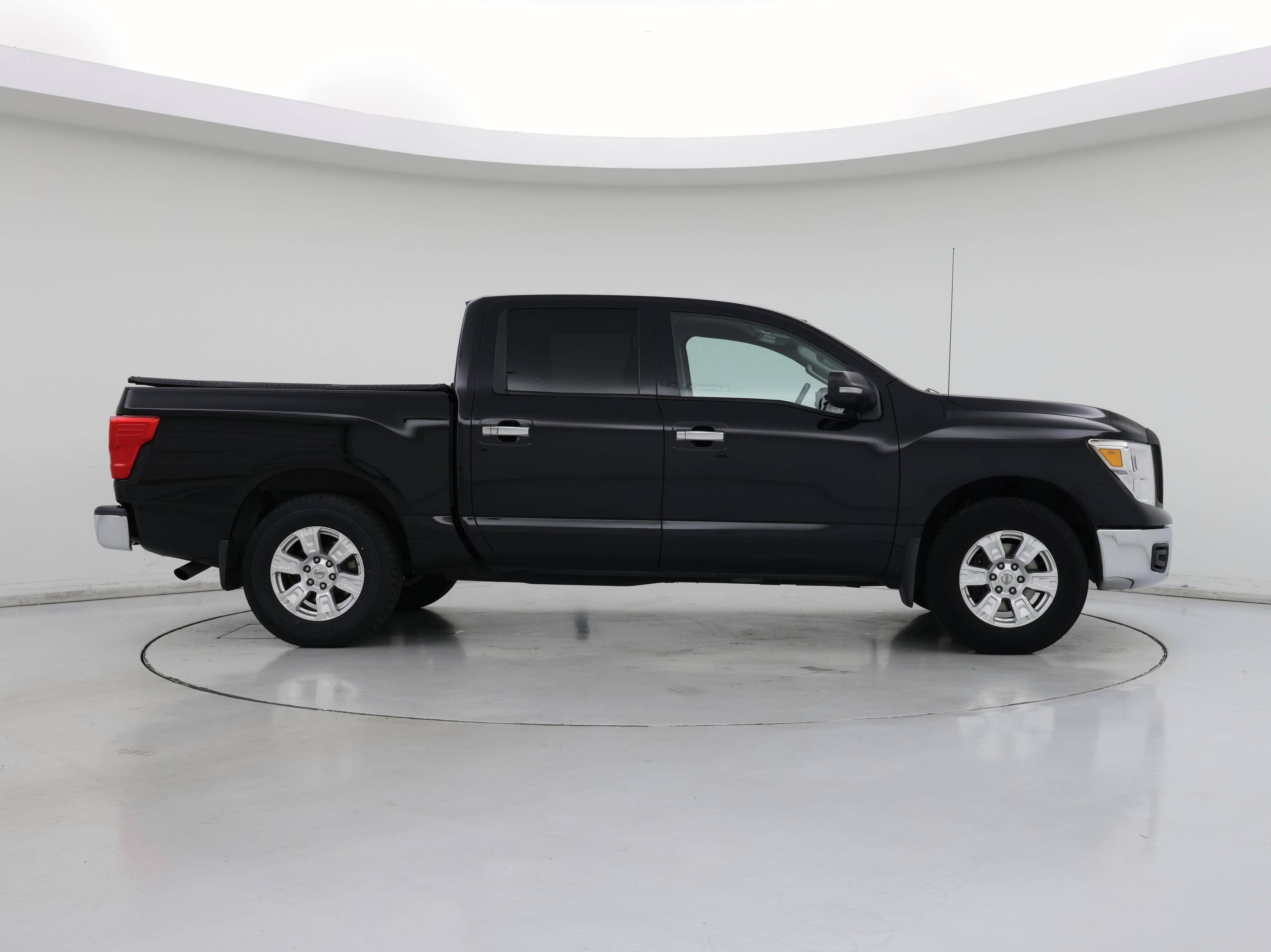 Thumbnail: 2019 Nissan Titan - 7