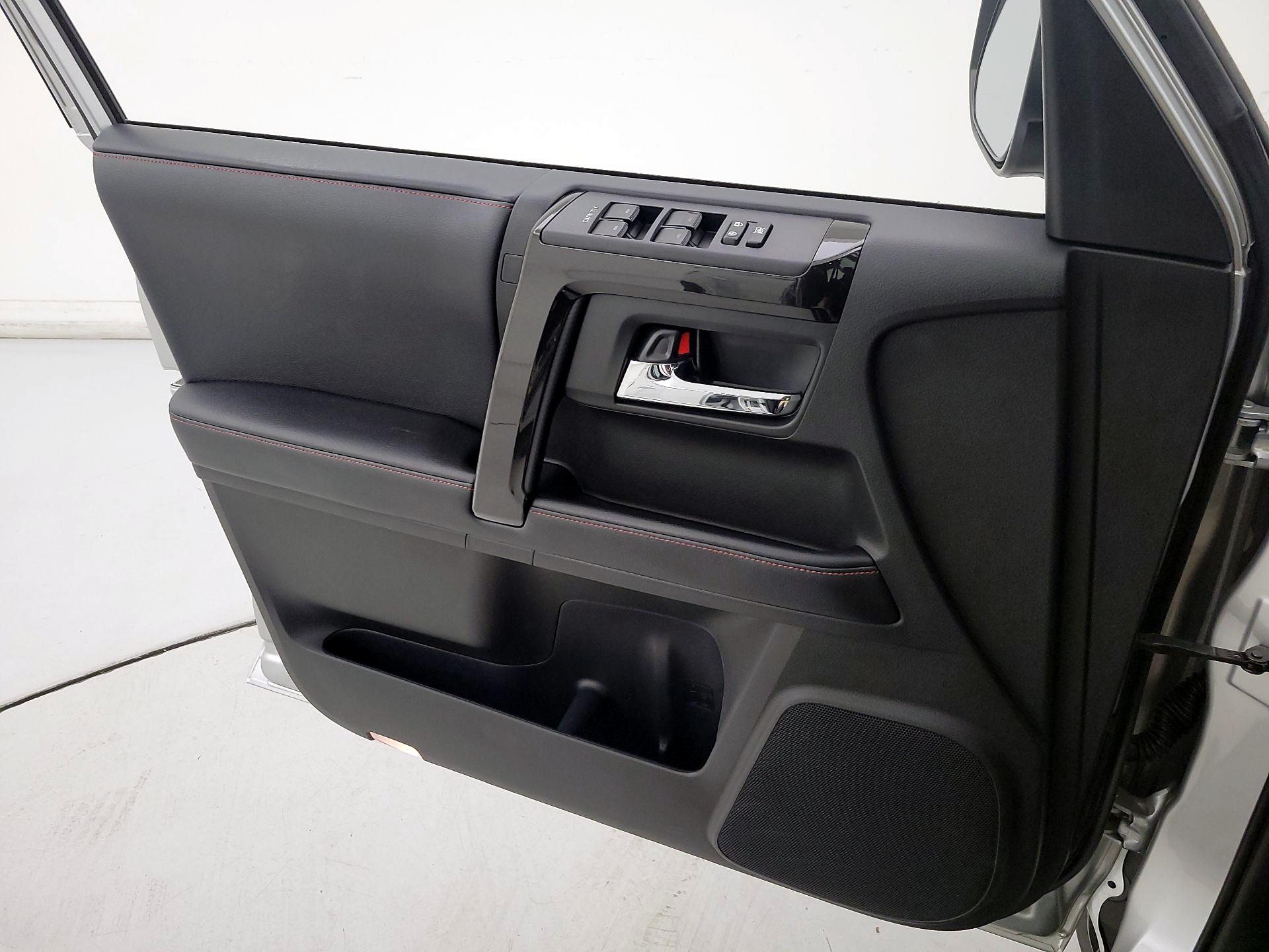 Thumbnail: 2017 Toyota 4Runner - 12