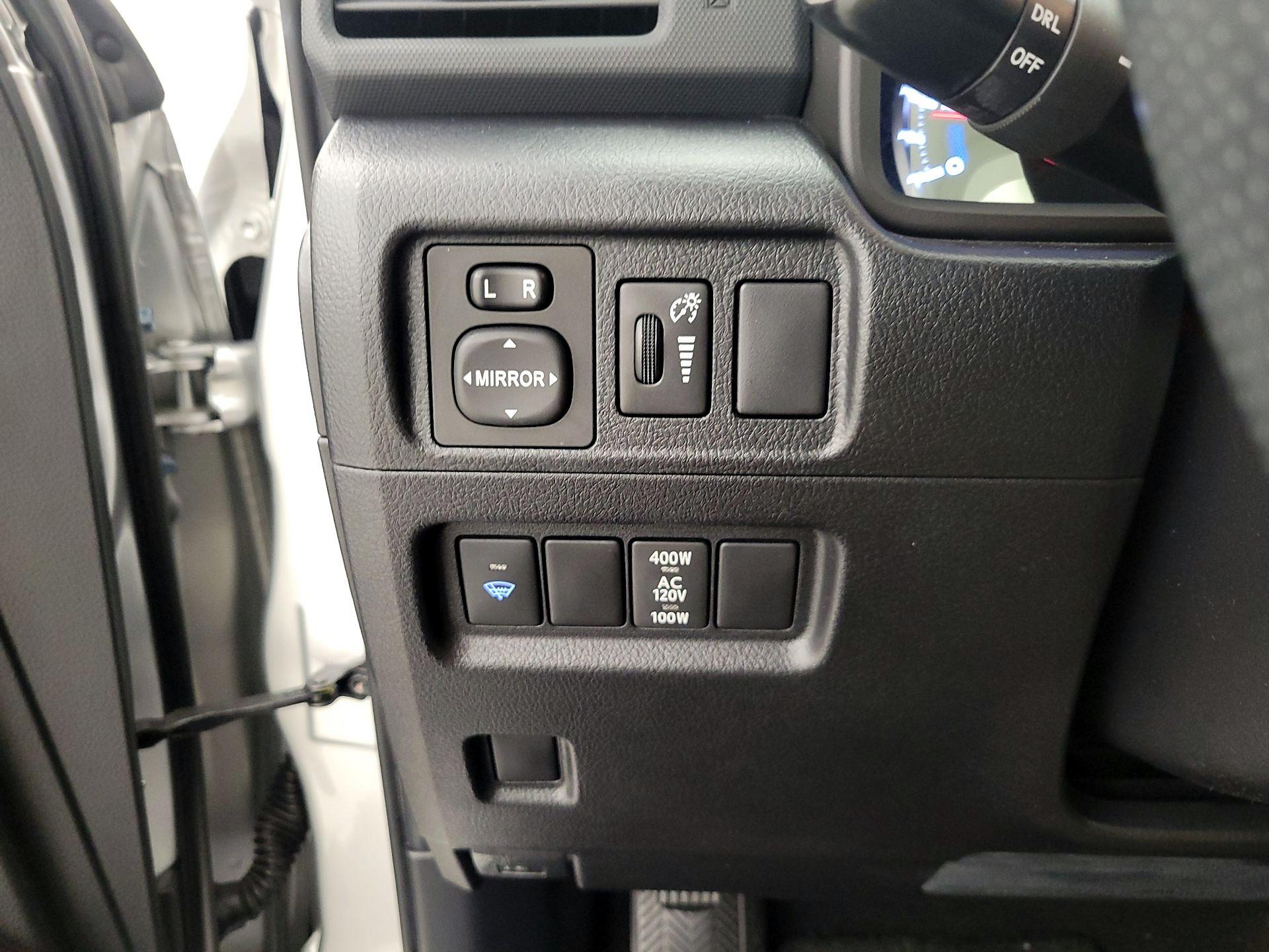 Thumbnail: 2017 Toyota 4Runner - 13