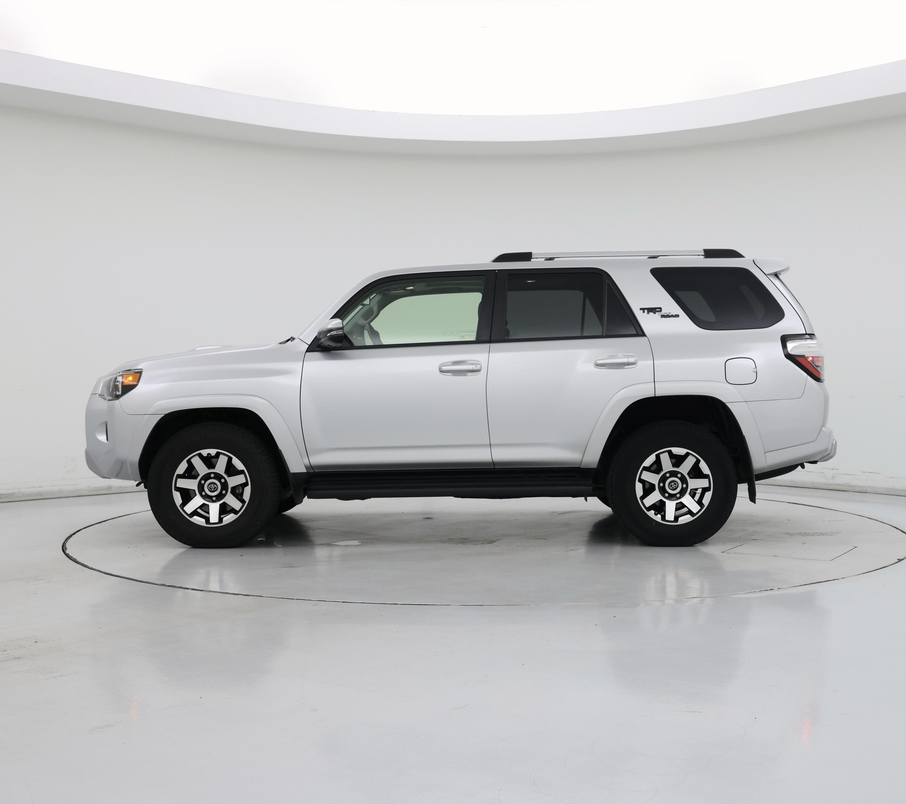 Thumbnail: 2017 Toyota 4Runner - 3