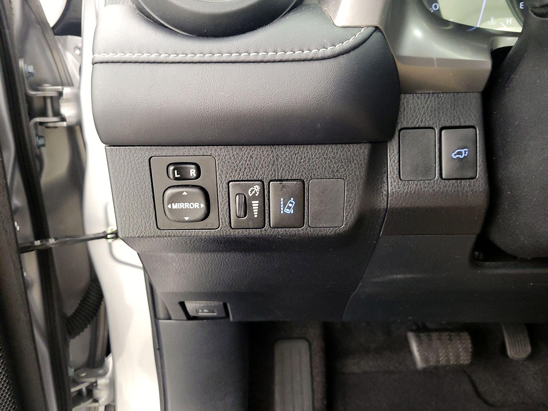 Thumbnail: 2018 Toyota RAV4 - 13