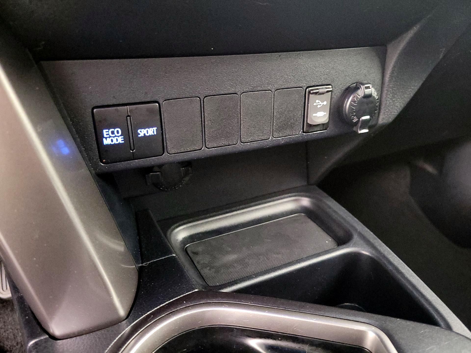 Thumbnail: 2018 Toyota RAV4 - 19