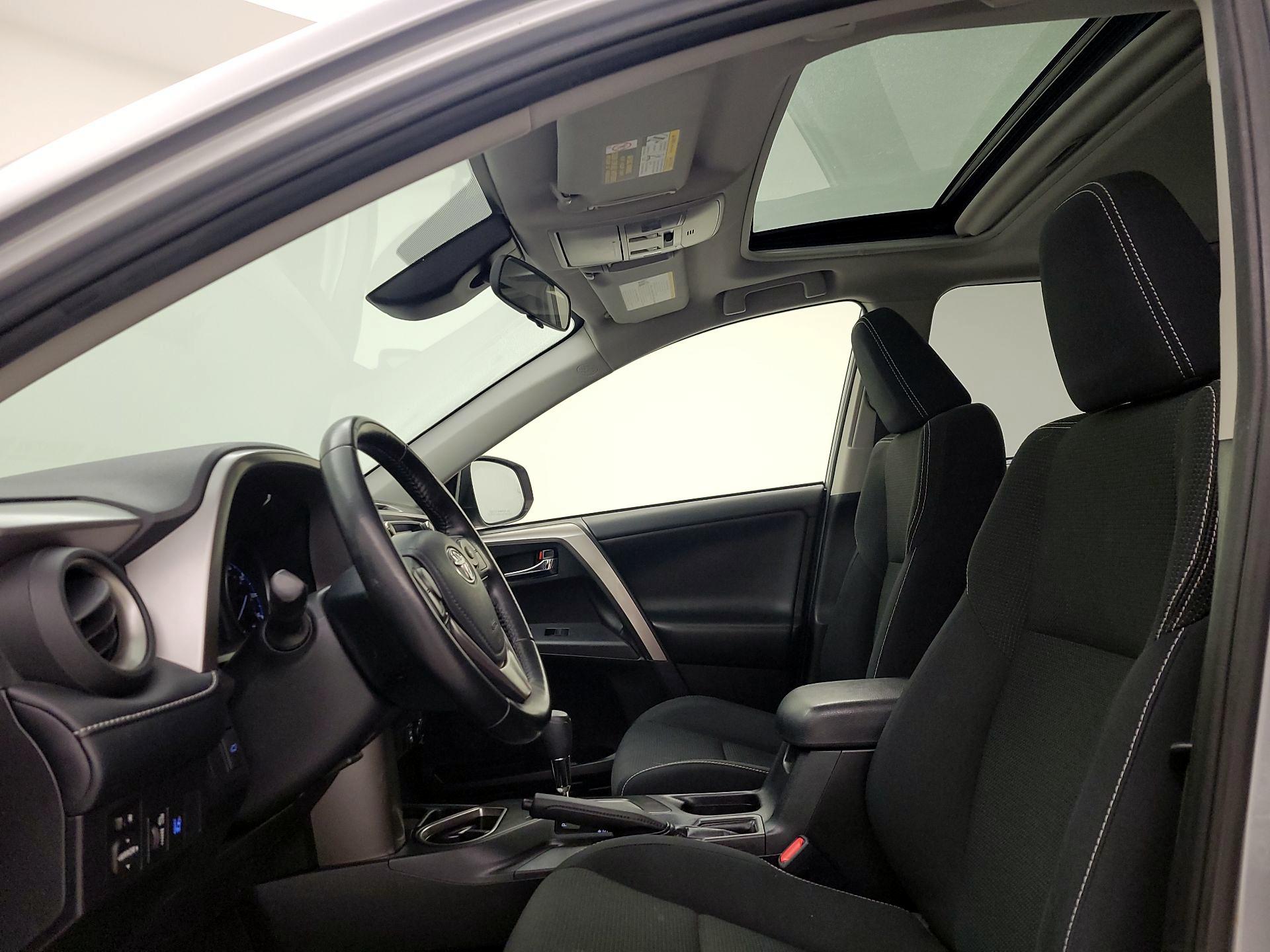 Thumbnail: 2018 Toyota RAV4 - 20