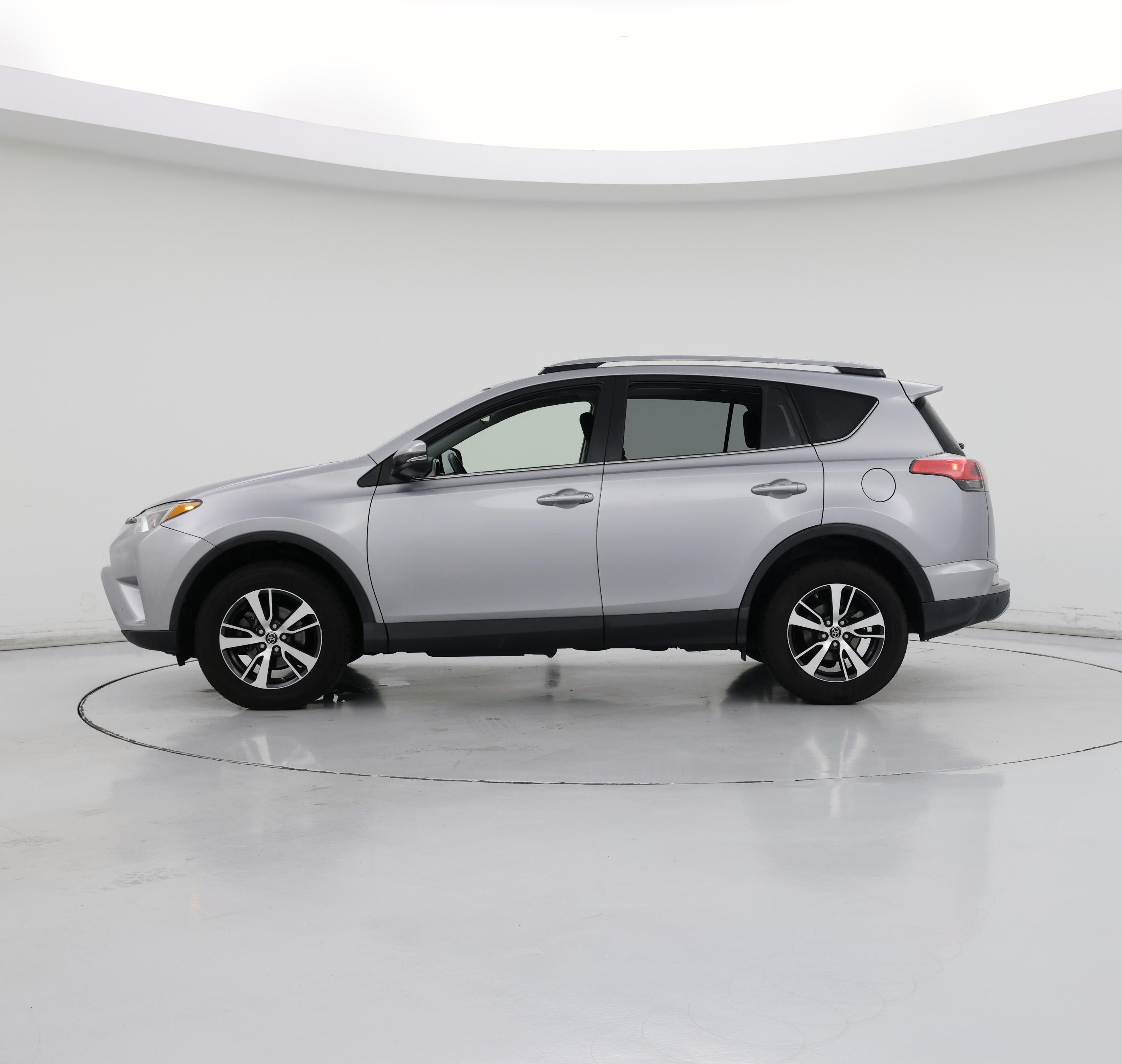 Thumbnail: 2018 Toyota RAV4 - 3