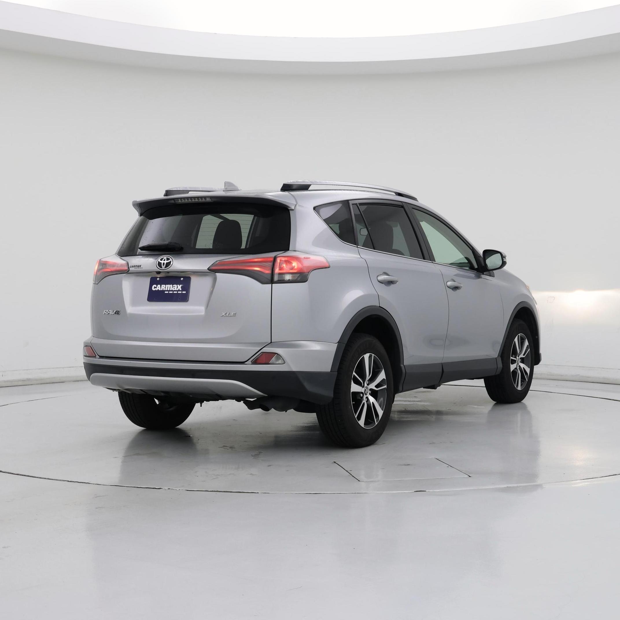 Thumbnail: 2018 Toyota RAV4 - 8