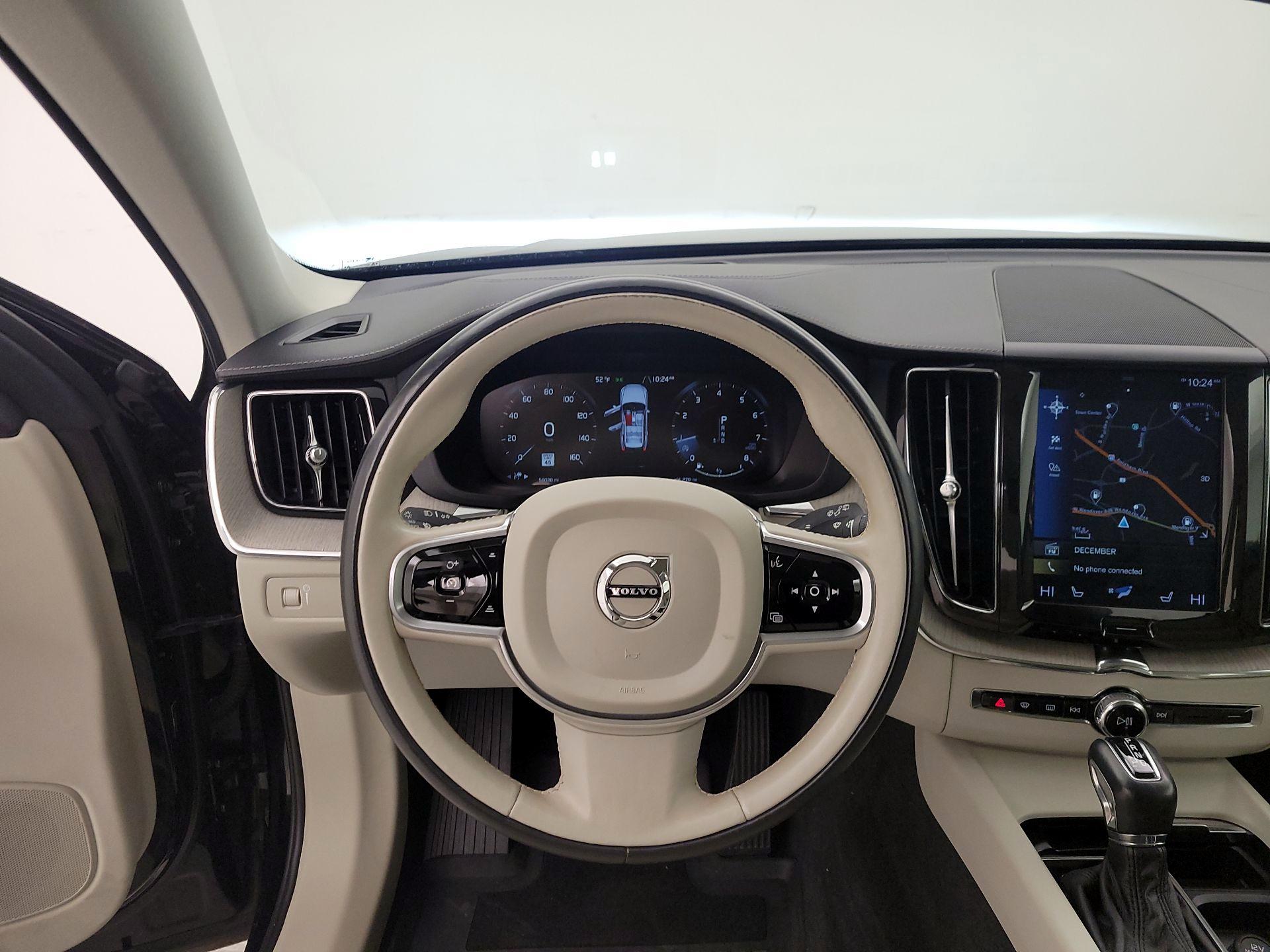 Thumbnail: 2018 Volvo XC60 - 10