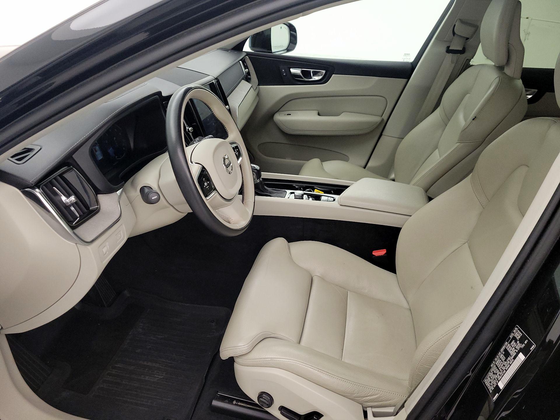 Thumbnail: 2018 Volvo XC60 - 11