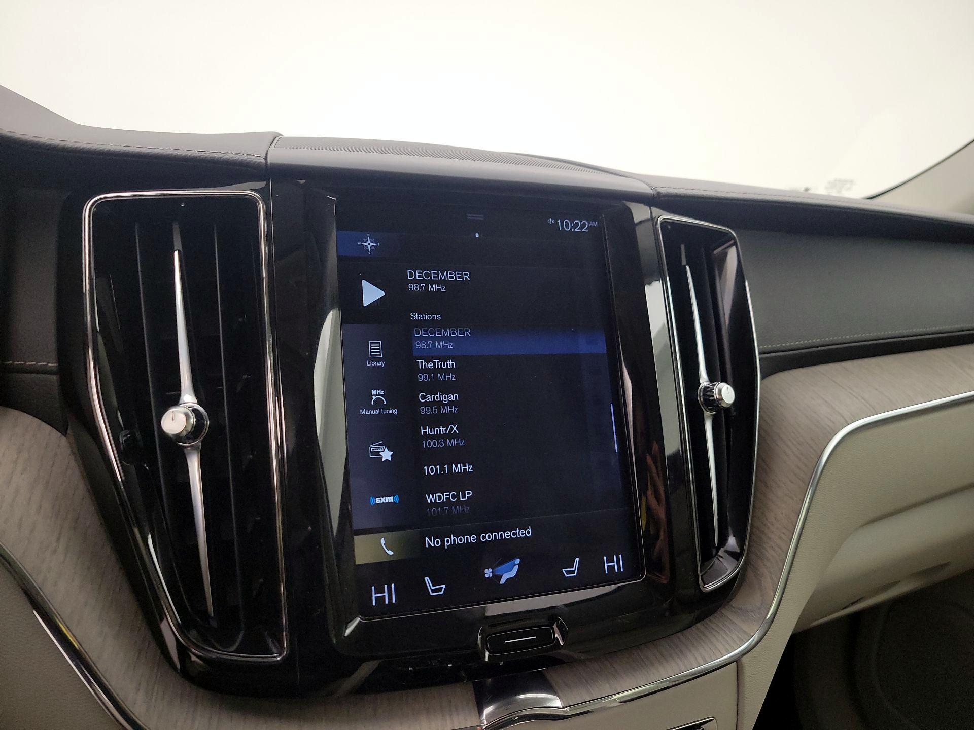 Thumbnail: 2018 Volvo XC60 - 16