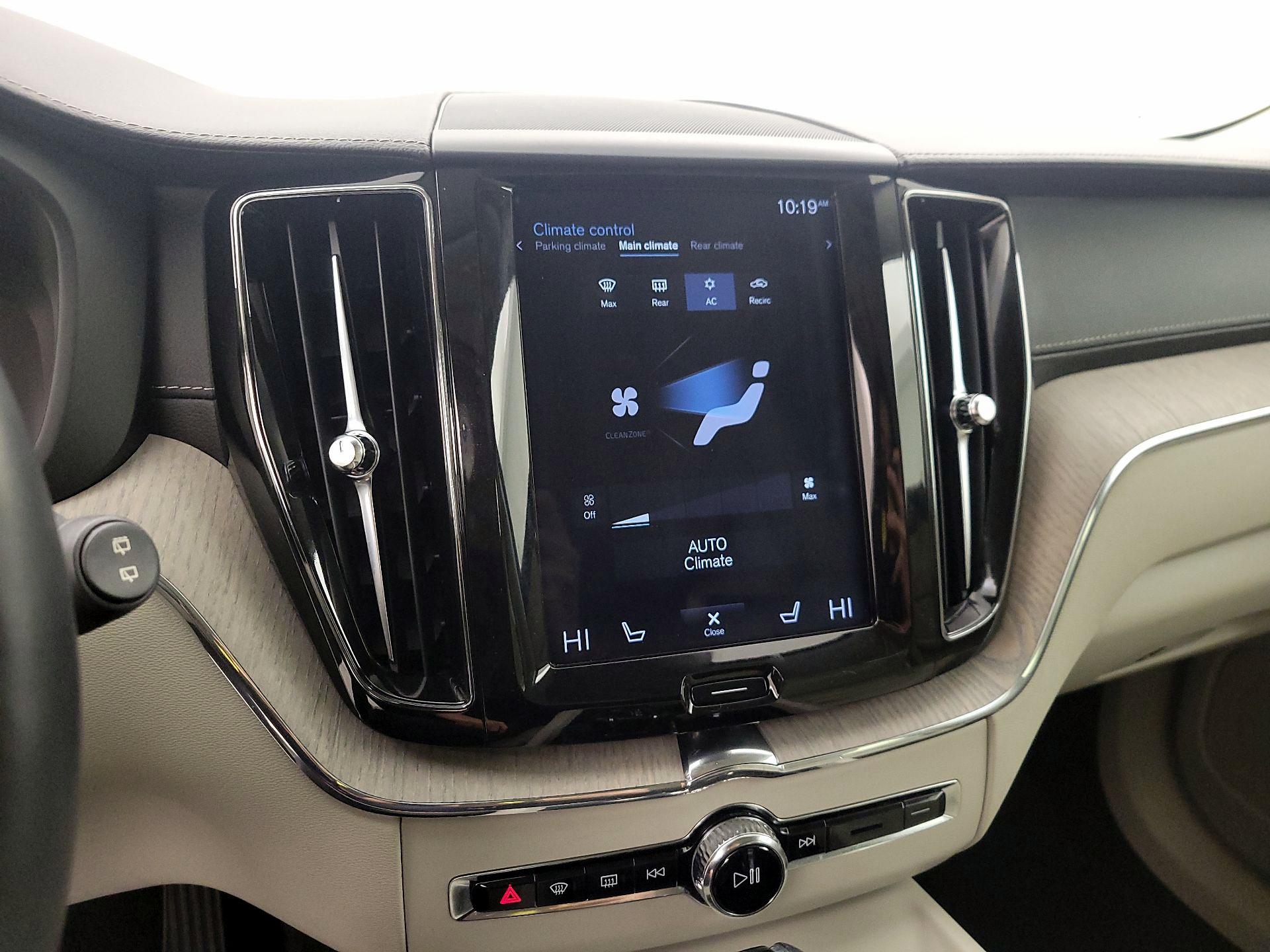 Thumbnail: 2018 Volvo XC60 - 17