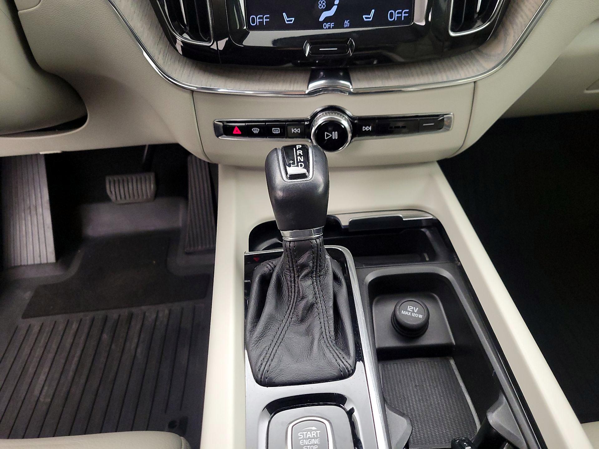 Thumbnail: 2018 Volvo XC60 - 18