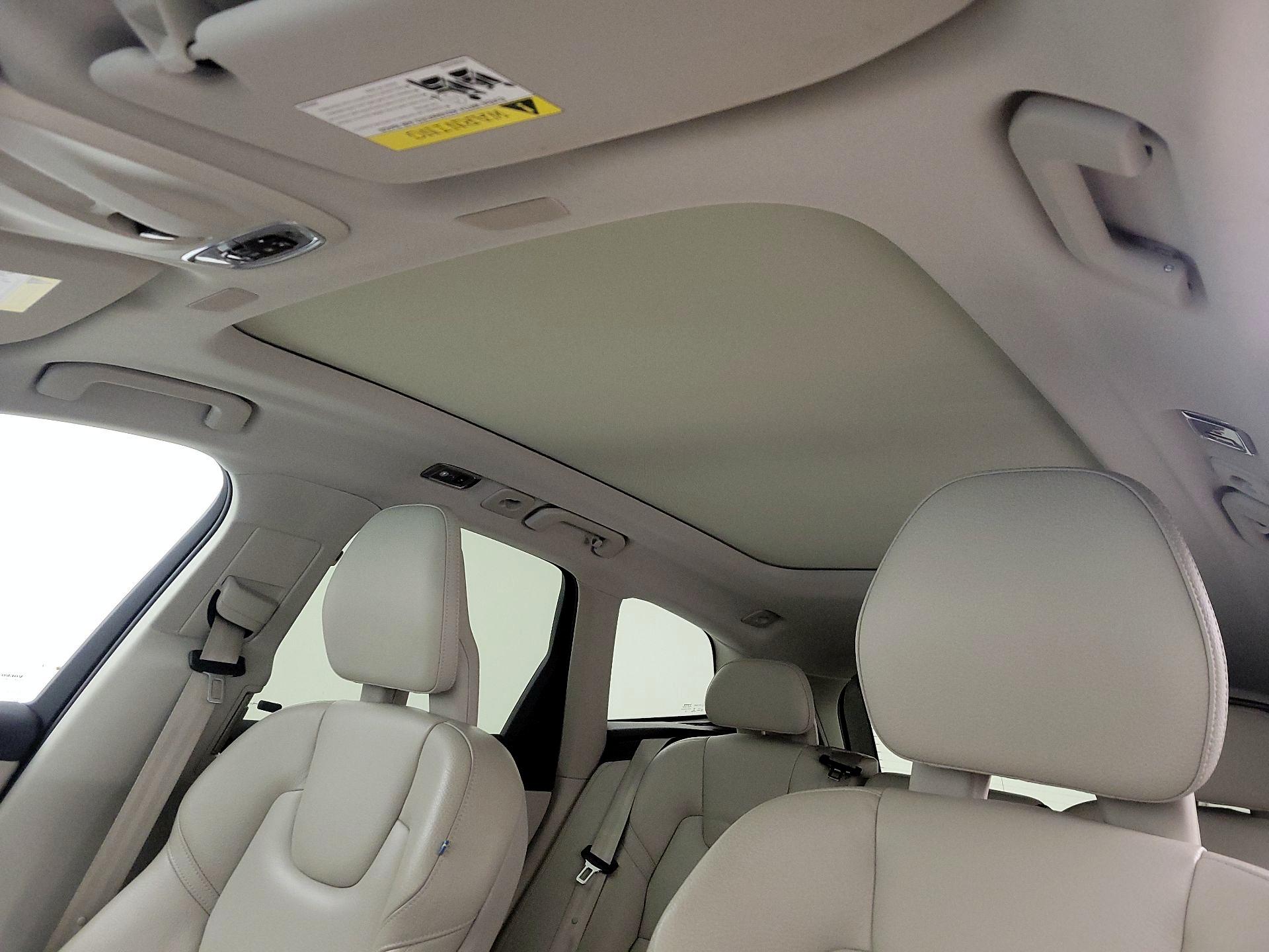 Thumbnail: 2018 Volvo XC60 - 20