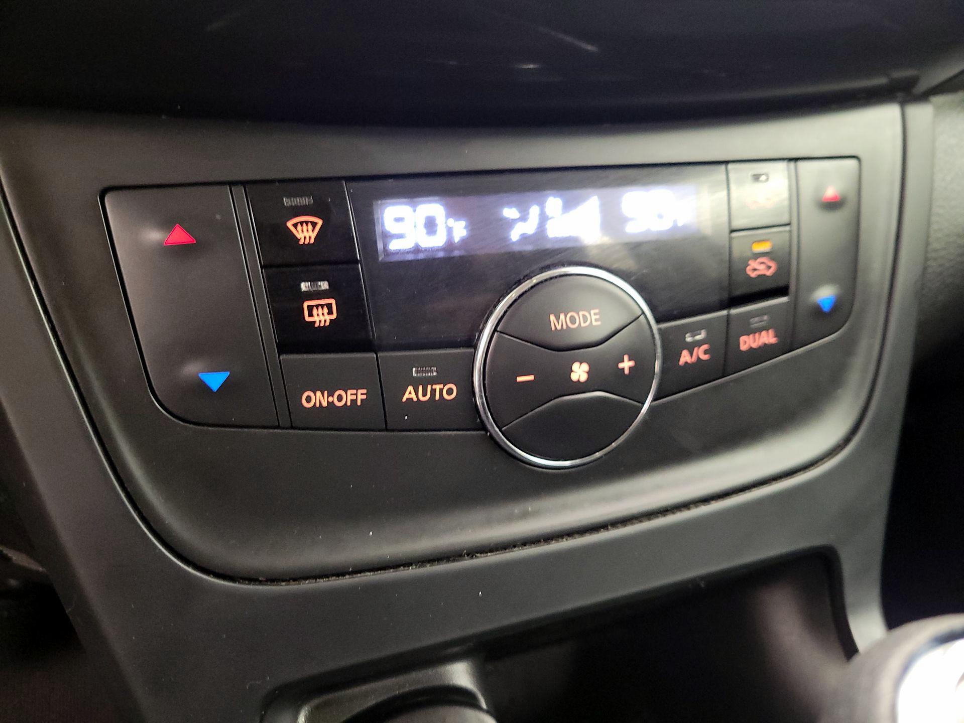 Thumbnail: 2019 Nissan Sentra - 16