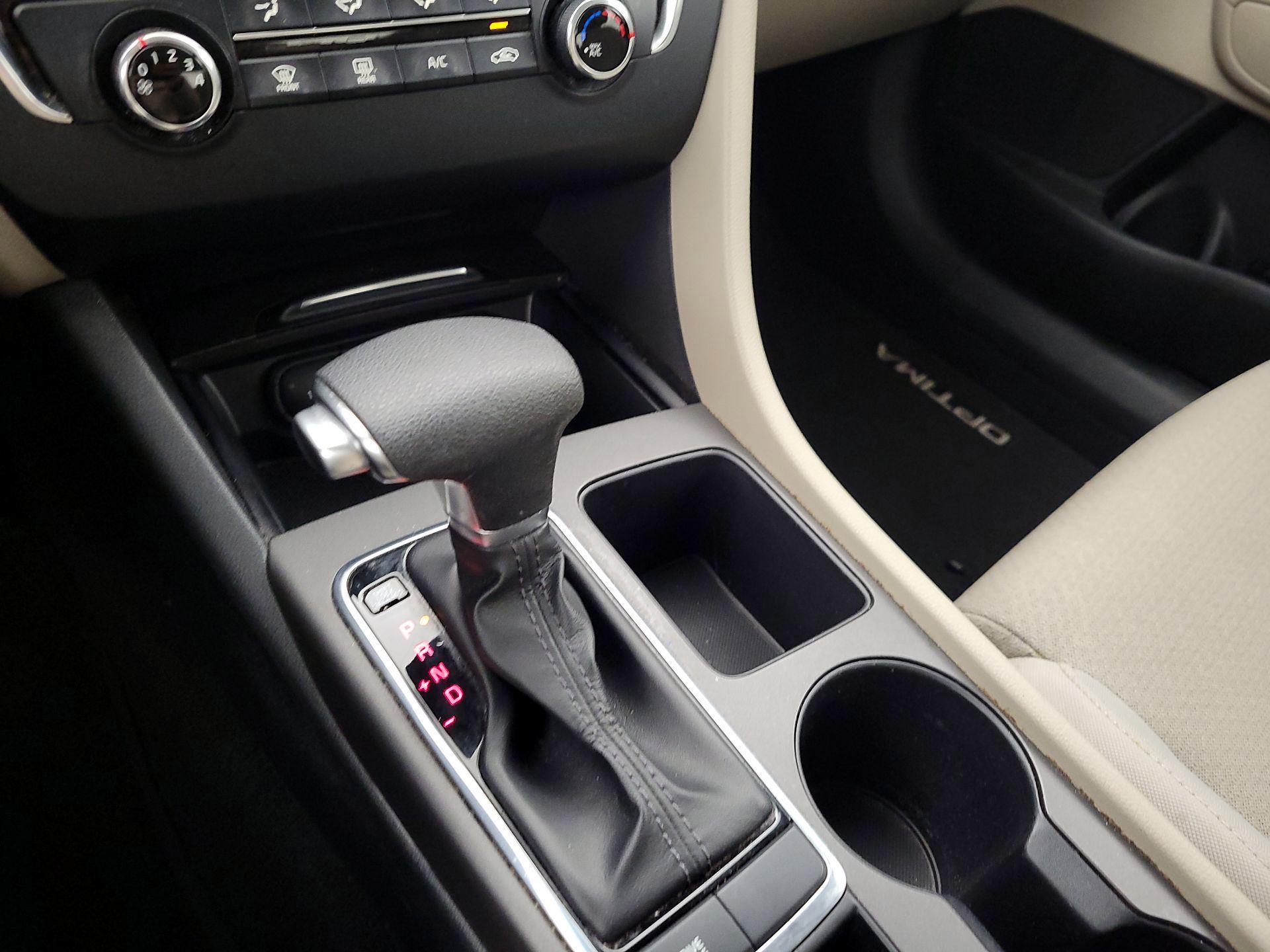 Thumbnail: 2016 Kia Optima - 16