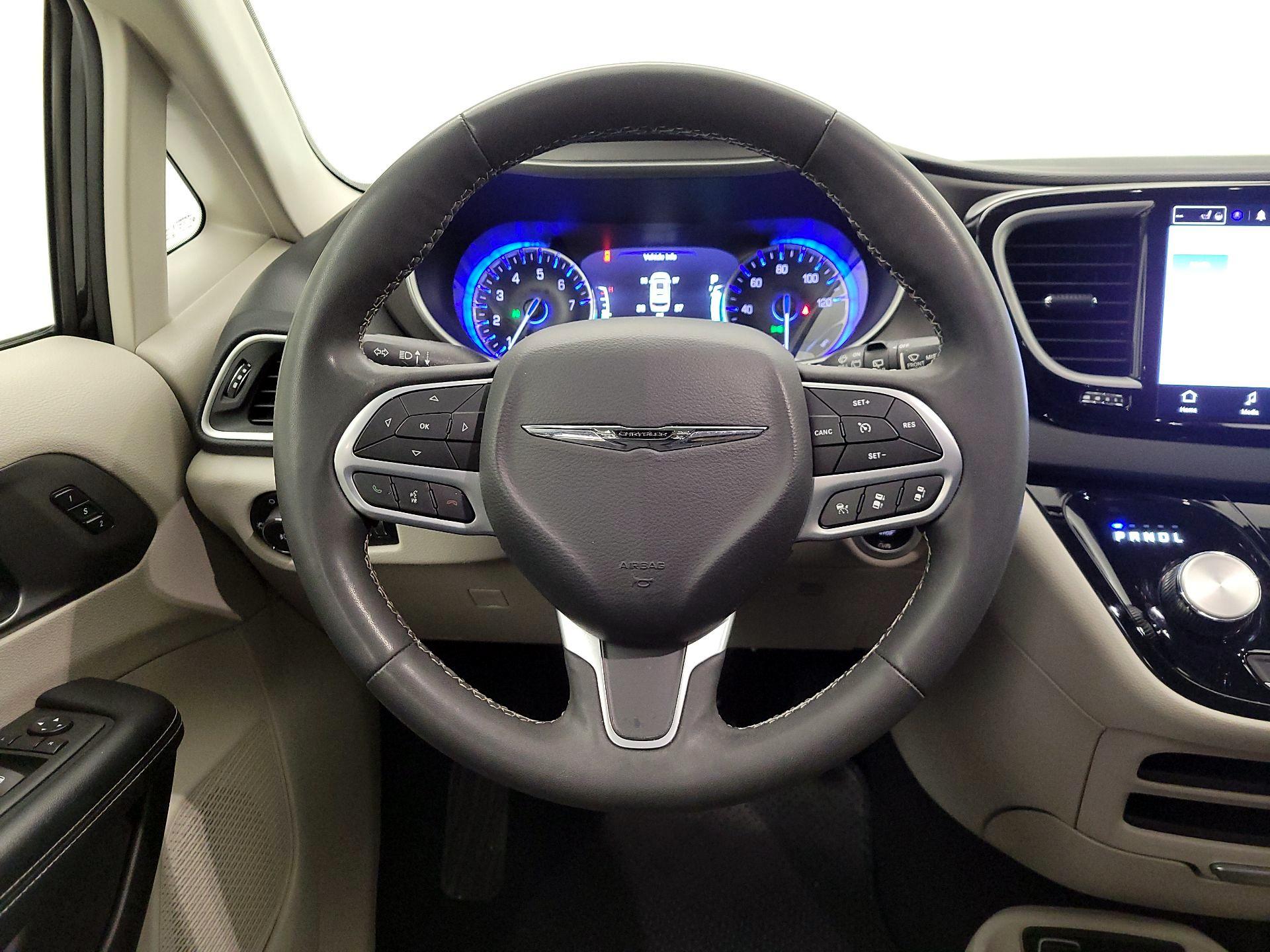 Thumbnail: 2023 Chrysler Pacifica - 10