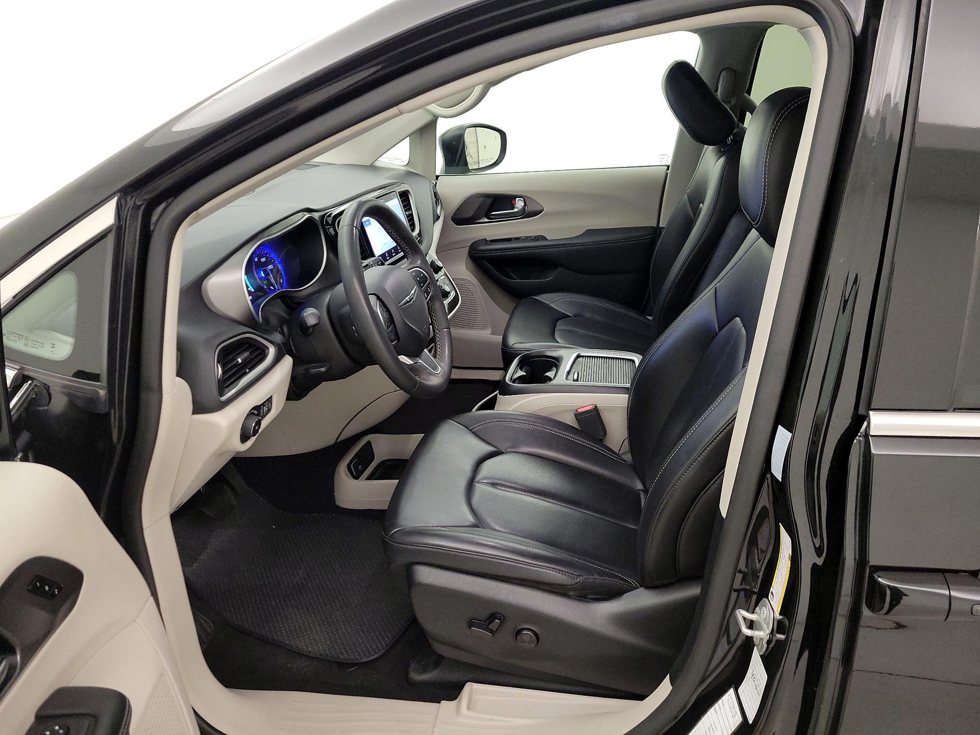 Thumbnail: 2023 Chrysler Pacifica - 11