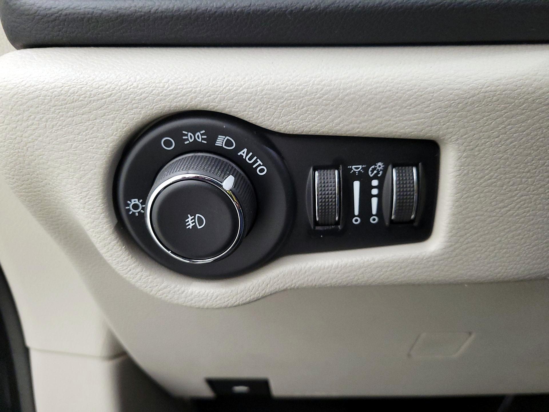 Thumbnail: 2023 Chrysler Pacifica - 13