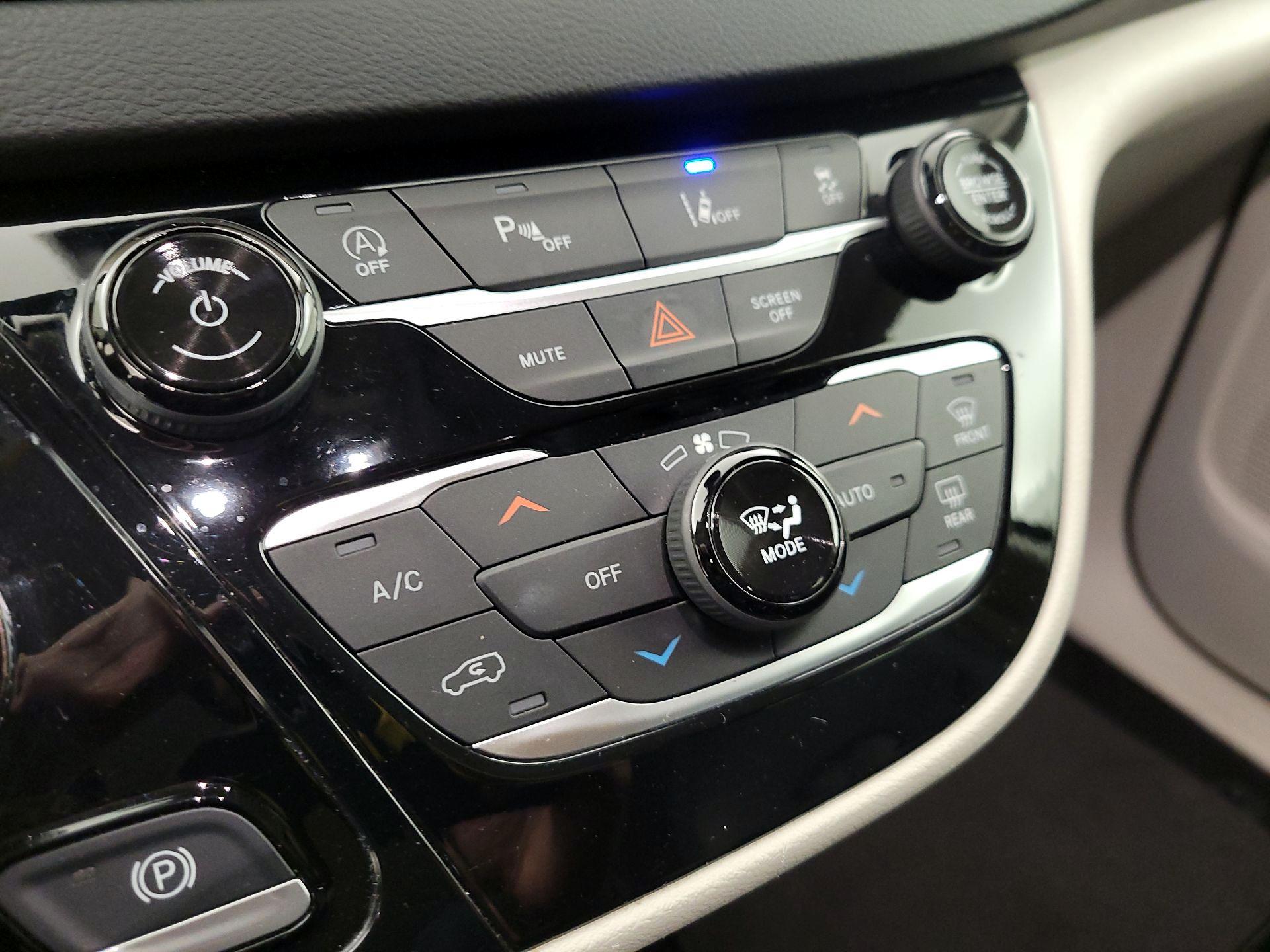 Thumbnail: 2023 Chrysler Pacifica - 16