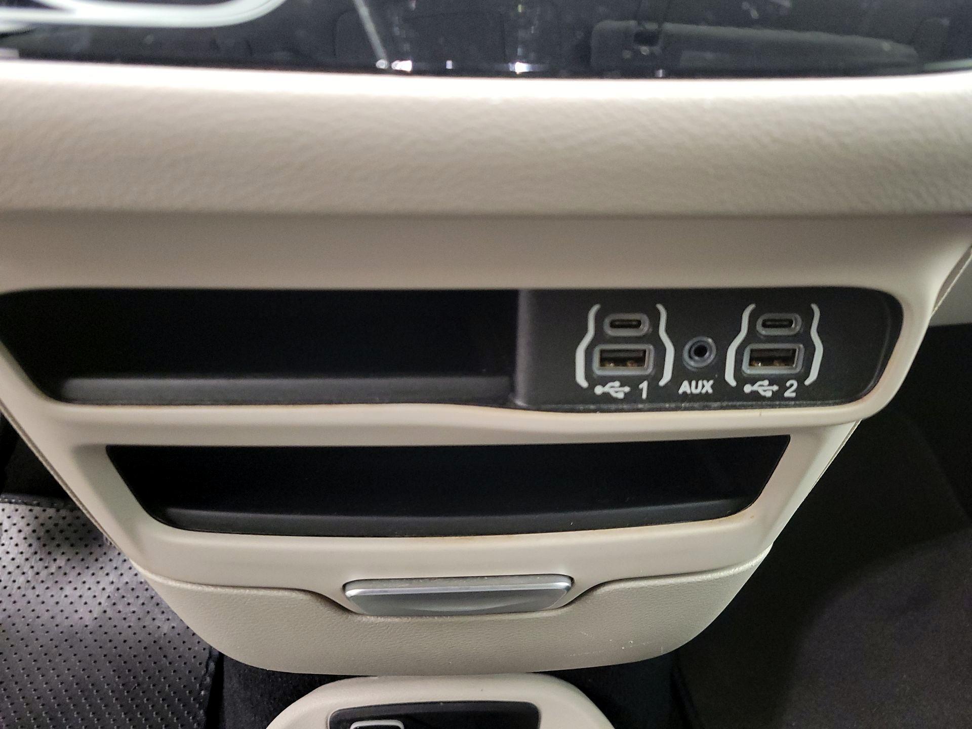 Thumbnail: 2023 Chrysler Pacifica - 18