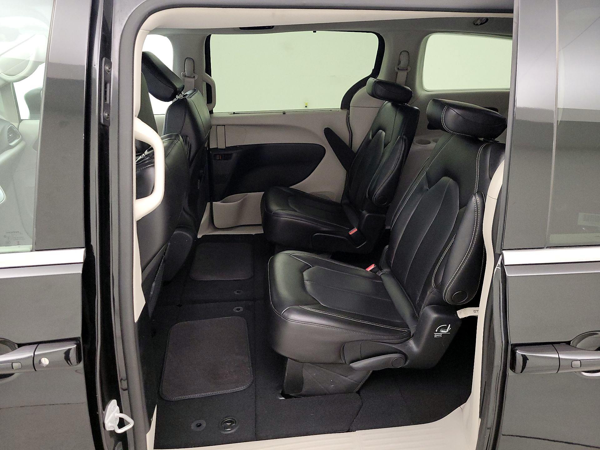 Thumbnail: 2023 Chrysler Pacifica - 19