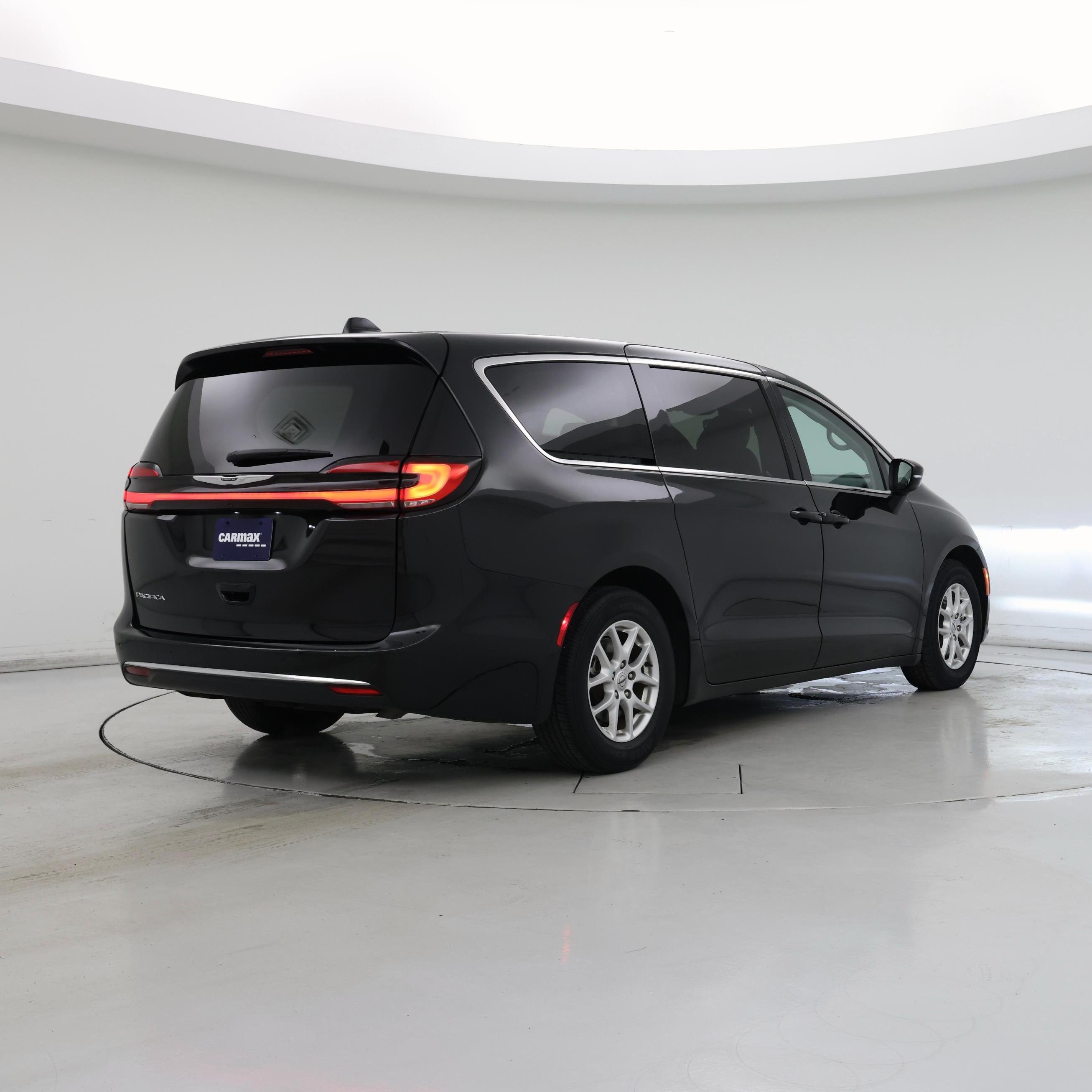 Thumbnail: 2023 Chrysler Pacifica - 8