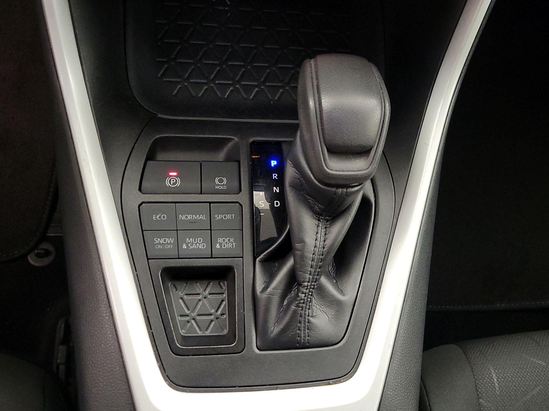 Thumbnail: 2023 Toyota RAV4 - 17