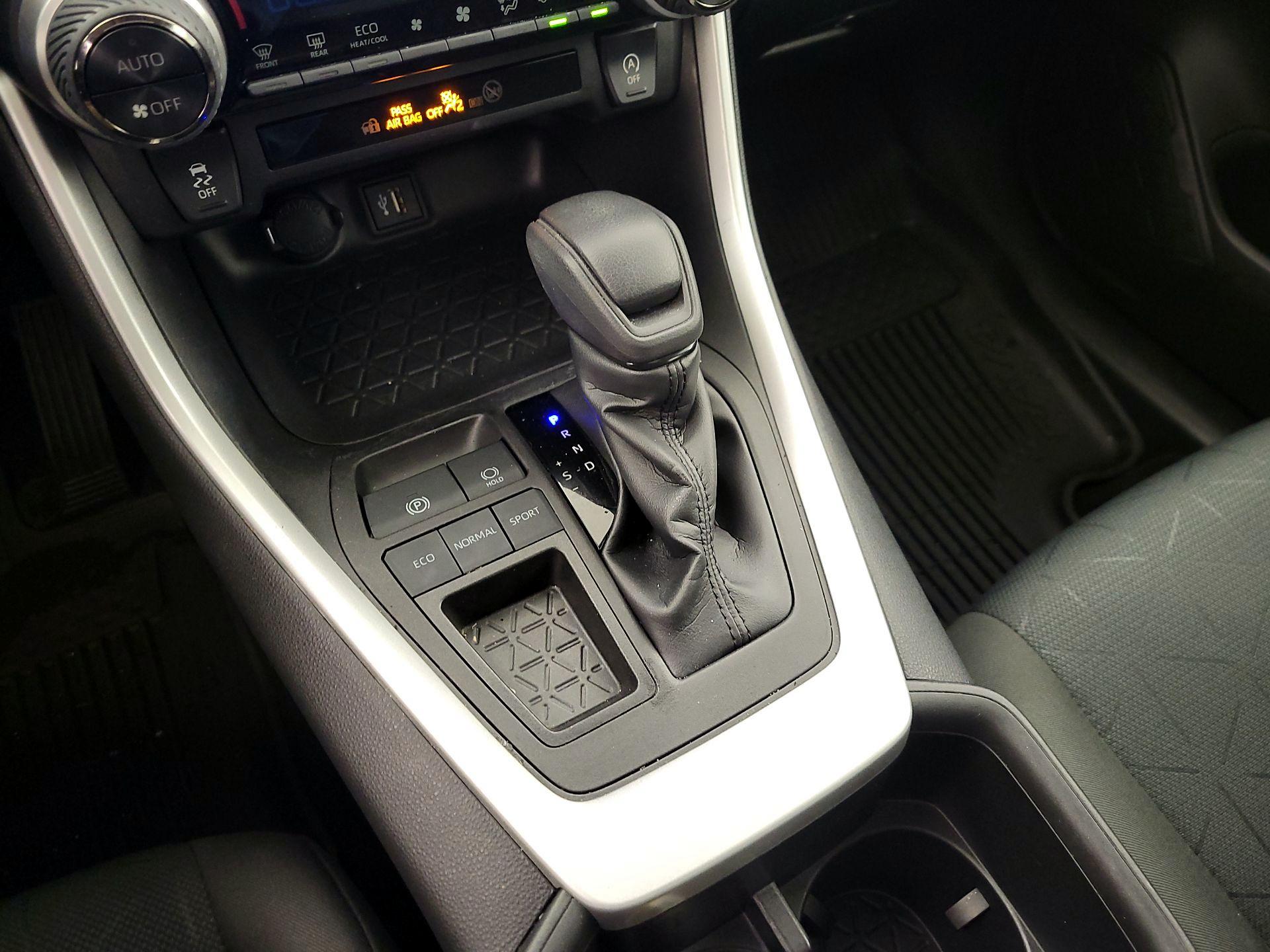 Thumbnail: 2023 Toyota RAV4 - 17