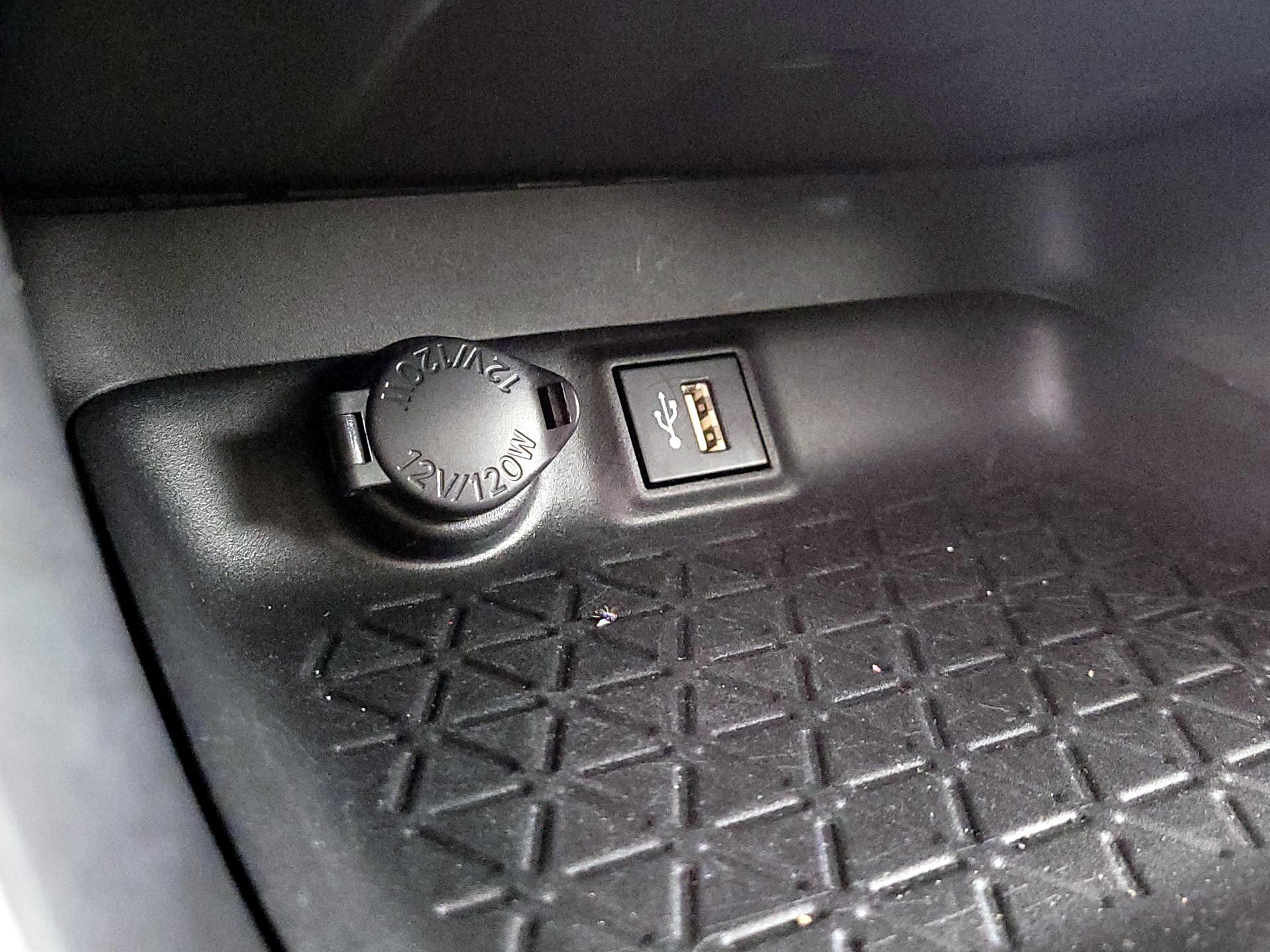 Thumbnail: 2023 Toyota RAV4 - 18