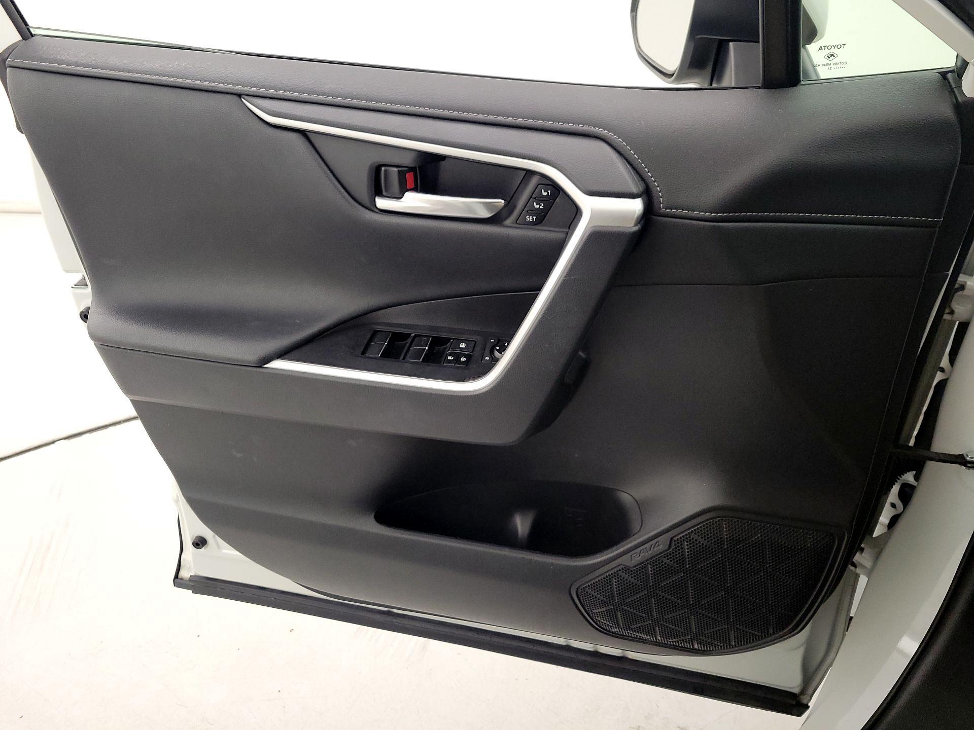 Thumbnail: 2021 Toyota RAV4 - 12