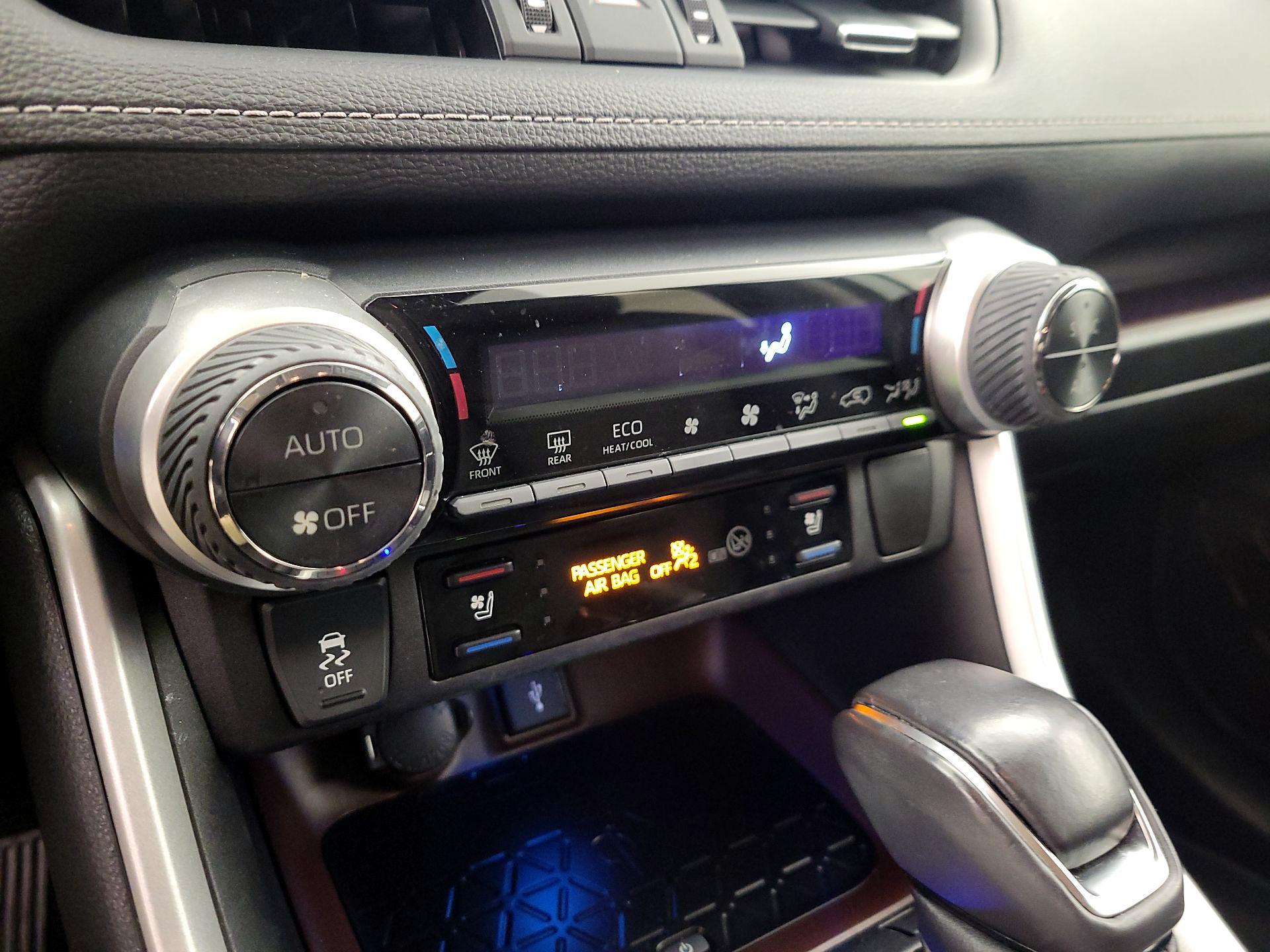 Thumbnail: 2021 Toyota RAV4 - 17