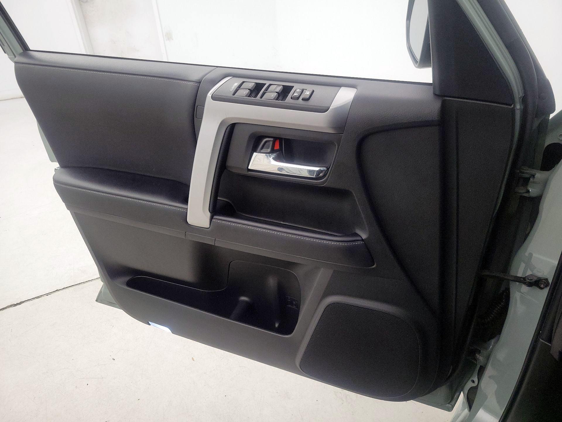 Thumbnail: 2022 Toyota 4Runner - 12