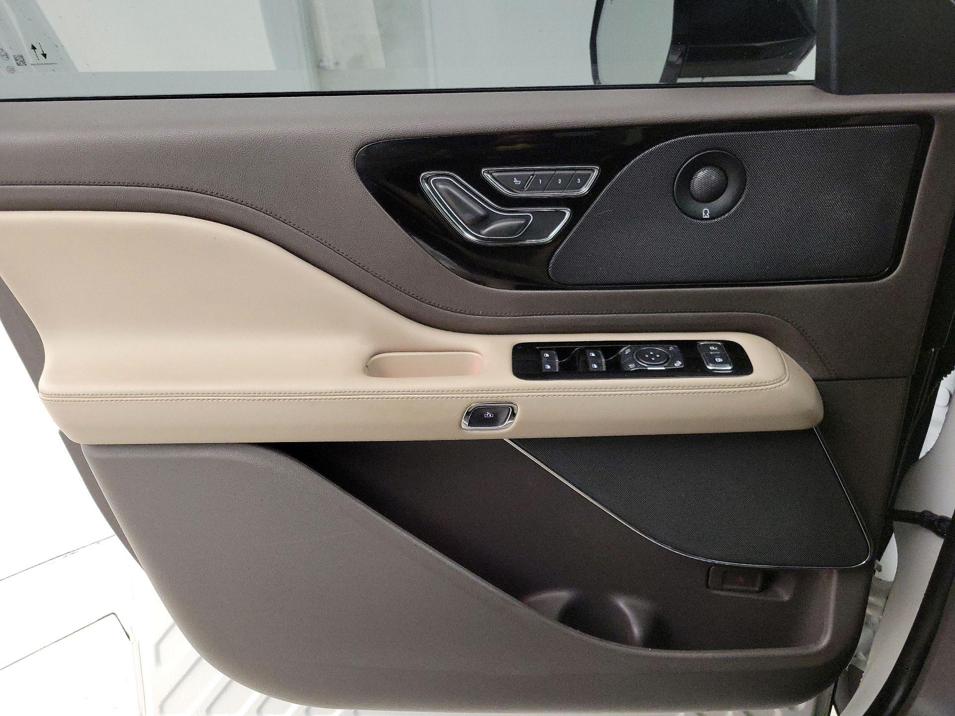 Thumbnail: 2022 Lincoln Aviator - 12