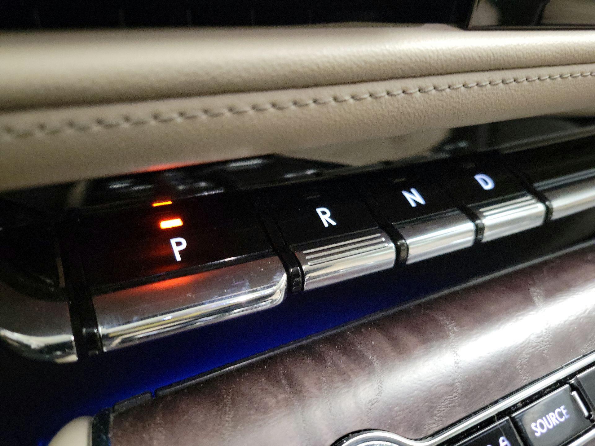 Thumbnail: 2022 Lincoln Aviator - 18