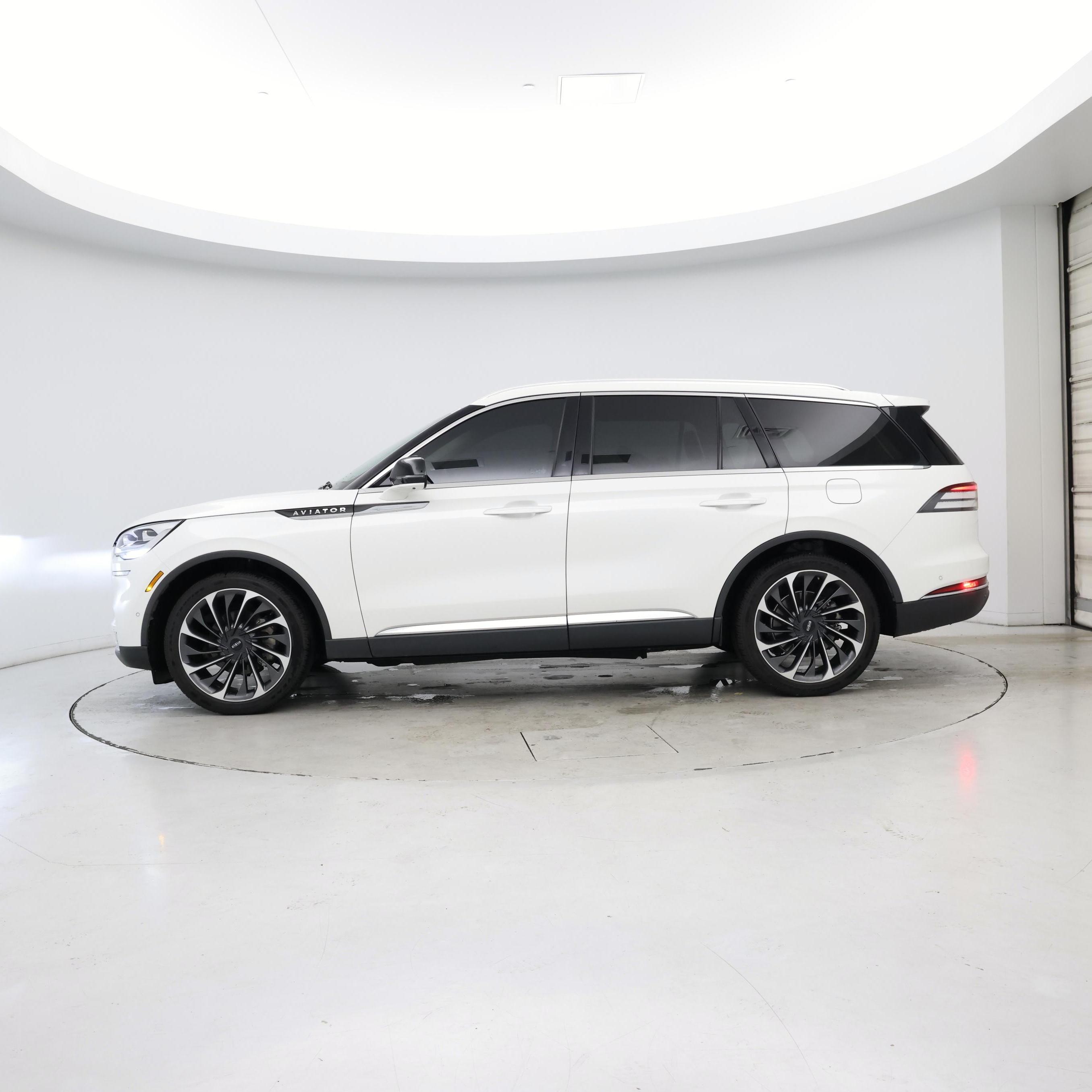 Thumbnail: 2022 Lincoln Aviator - 3