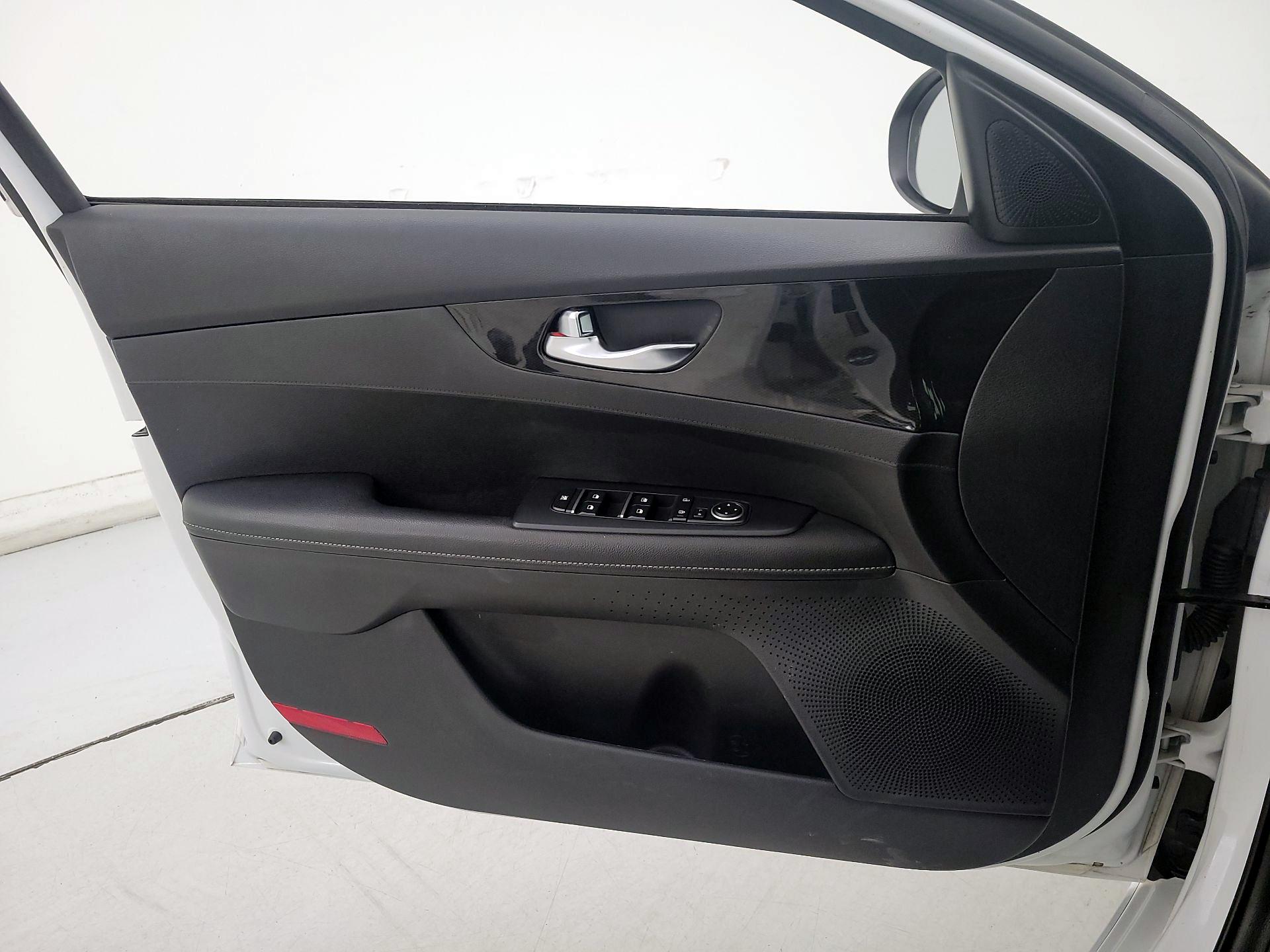 Thumbnail: 2021 Kia Forte - 12