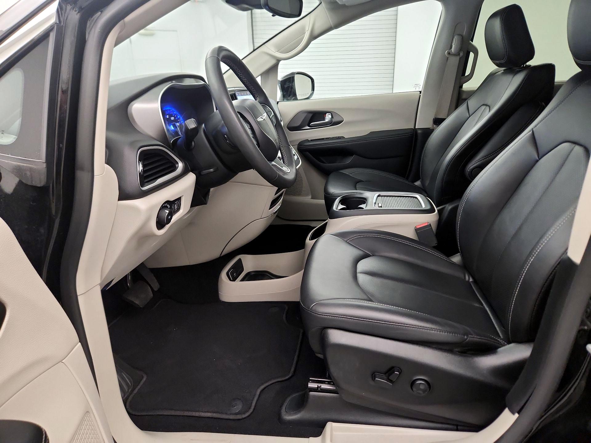 Thumbnail: 2024 Chrysler Pacifica - 9