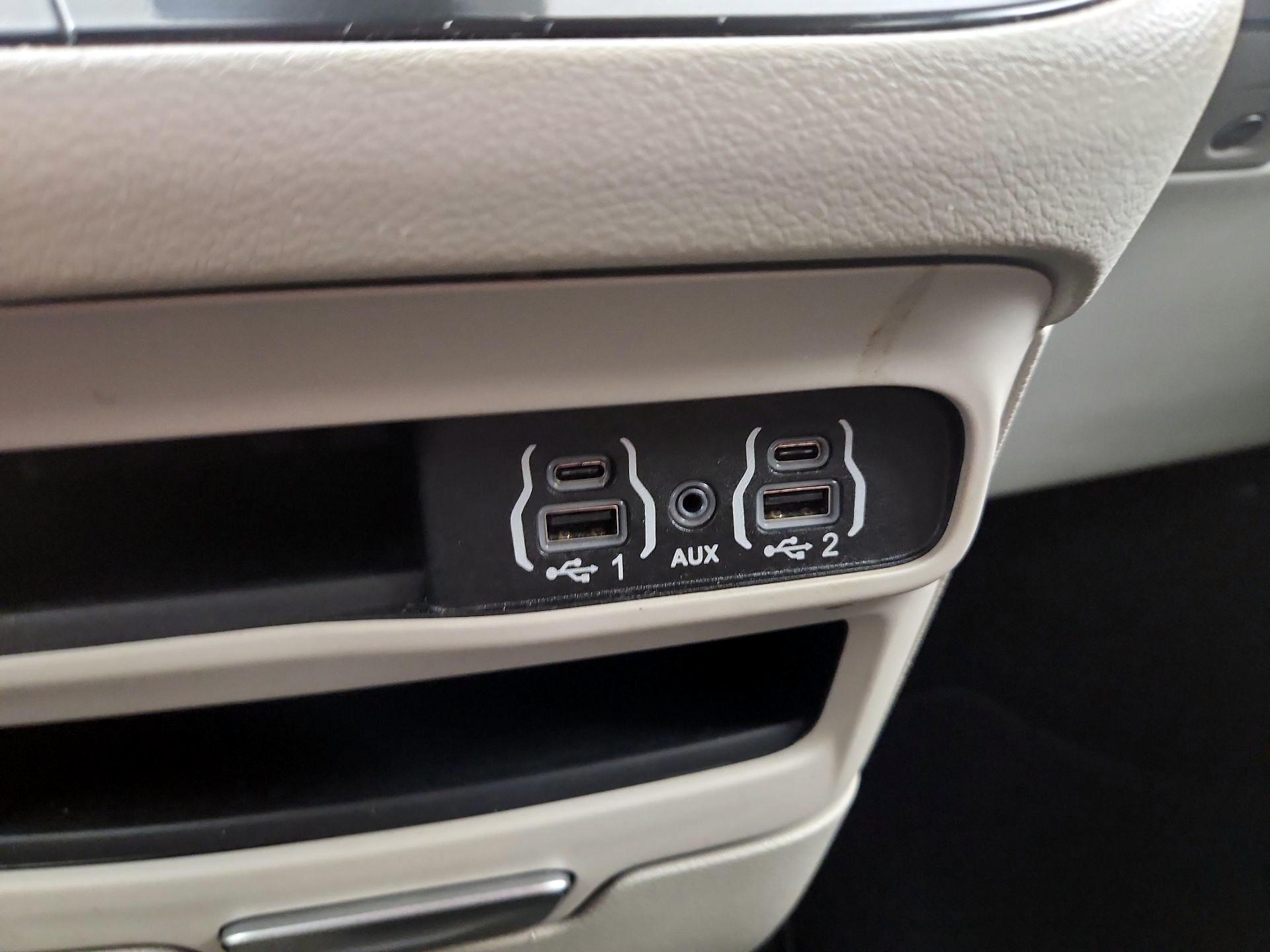 Thumbnail: 2024 Chrysler Pacifica - 16