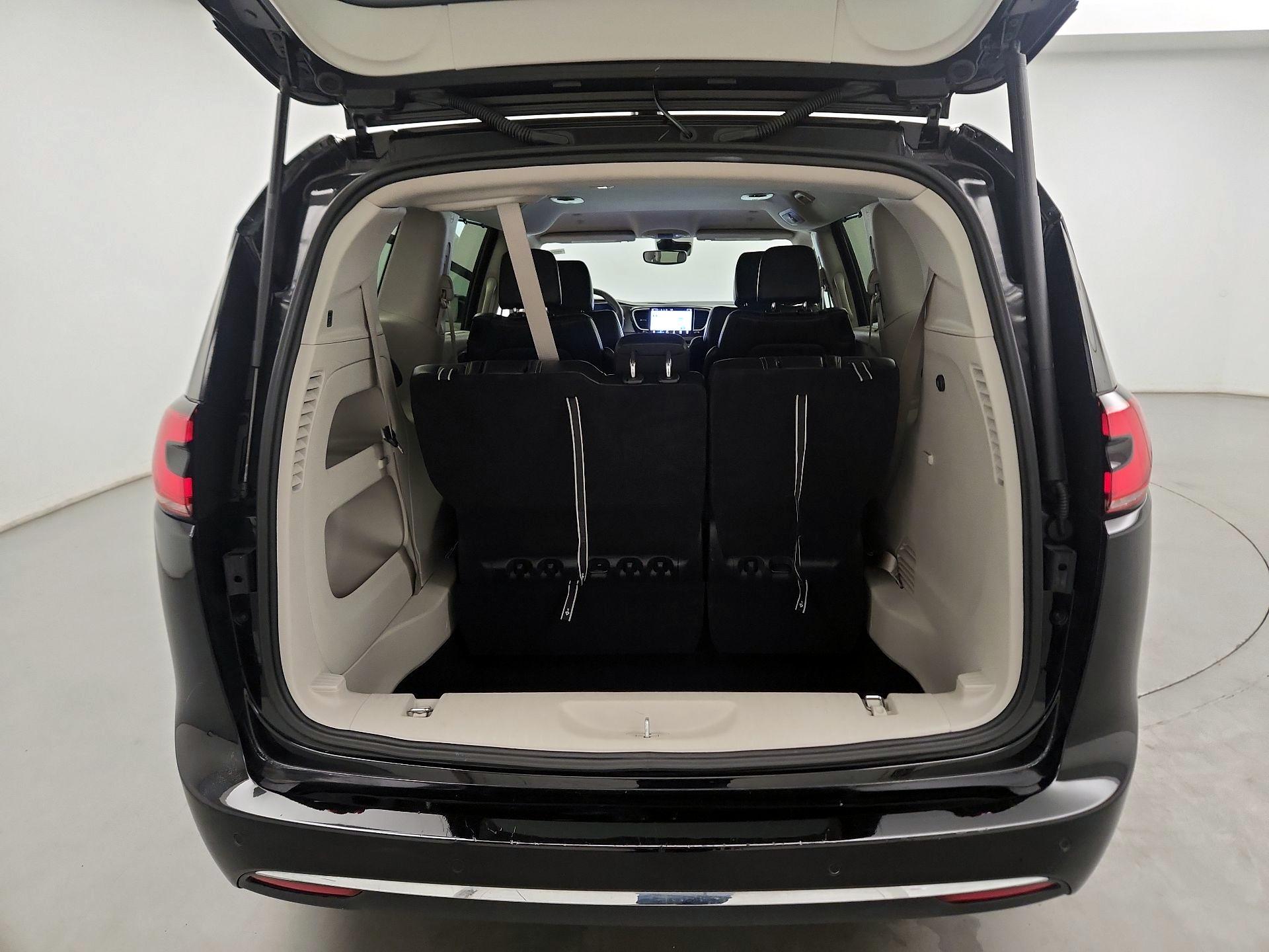 Thumbnail: 2024 Chrysler Pacifica - 19