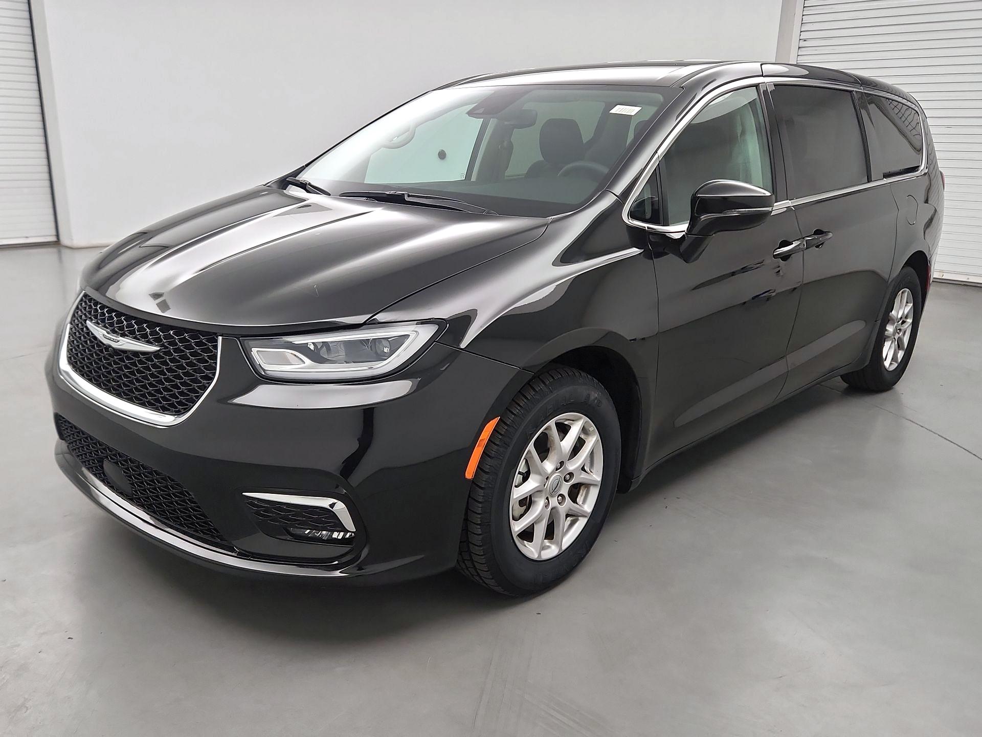 Thumbnail: 2024 Chrysler Pacifica - 3