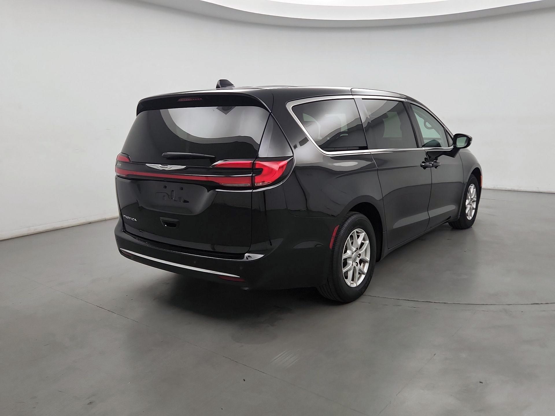 Thumbnail: 2024 Chrysler Pacifica - 5