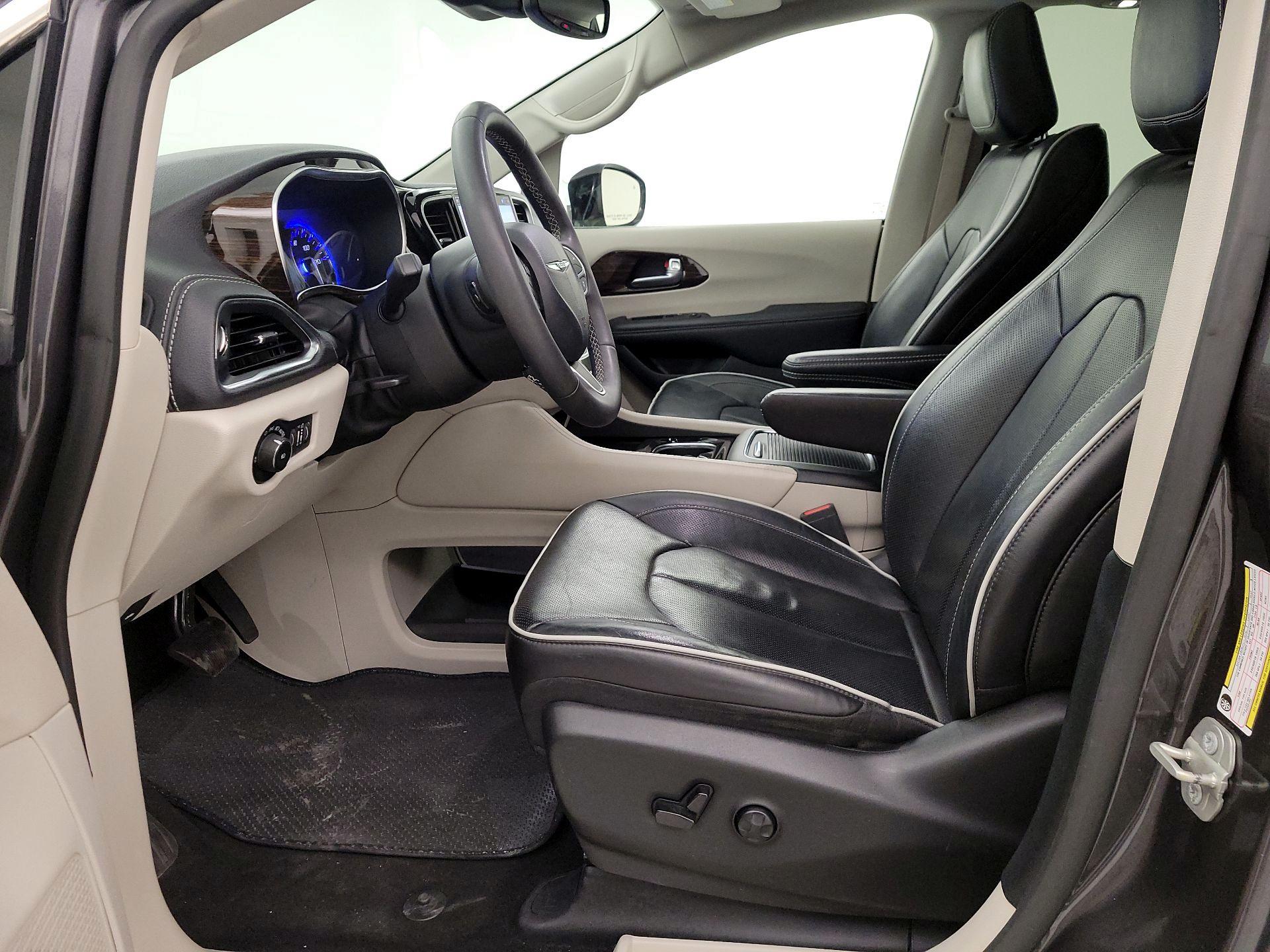 Thumbnail: 2023 Chrysler Pacifica - 9