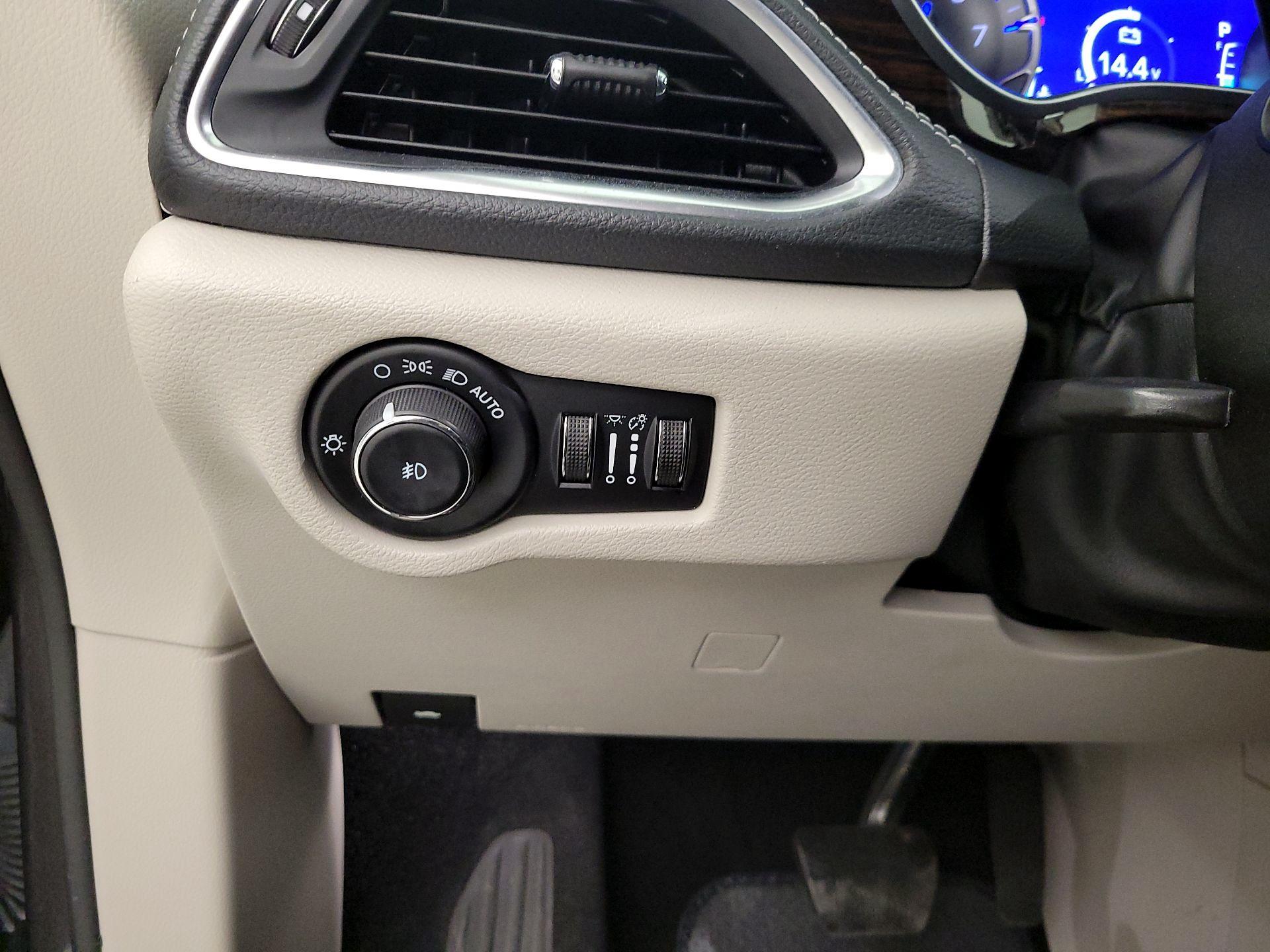 Thumbnail: 2023 Chrysler Pacifica - 11