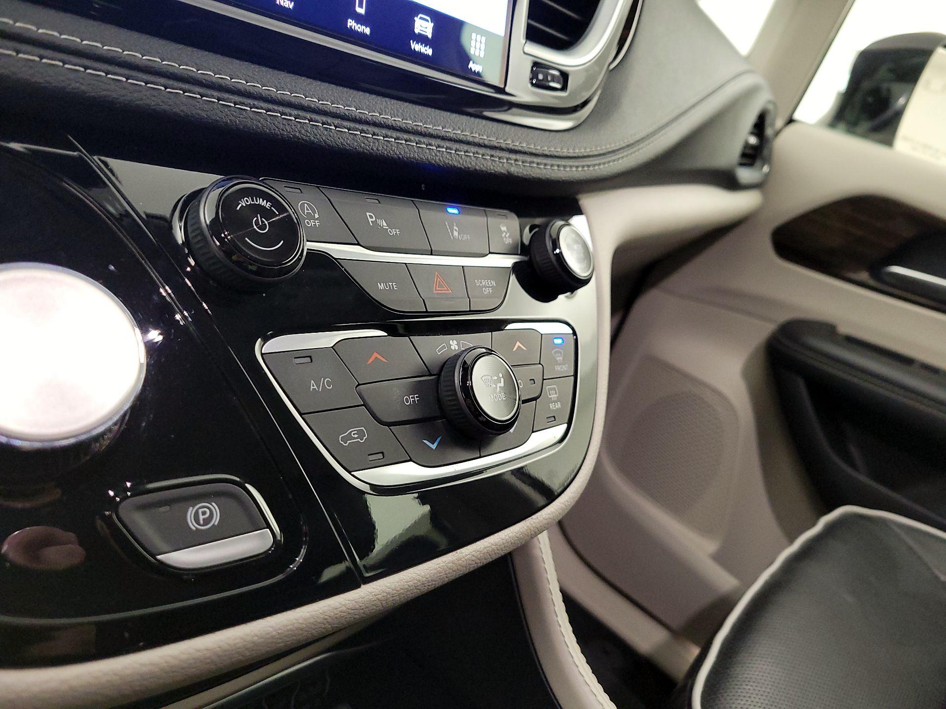 Thumbnail: 2023 Chrysler Pacifica - 15