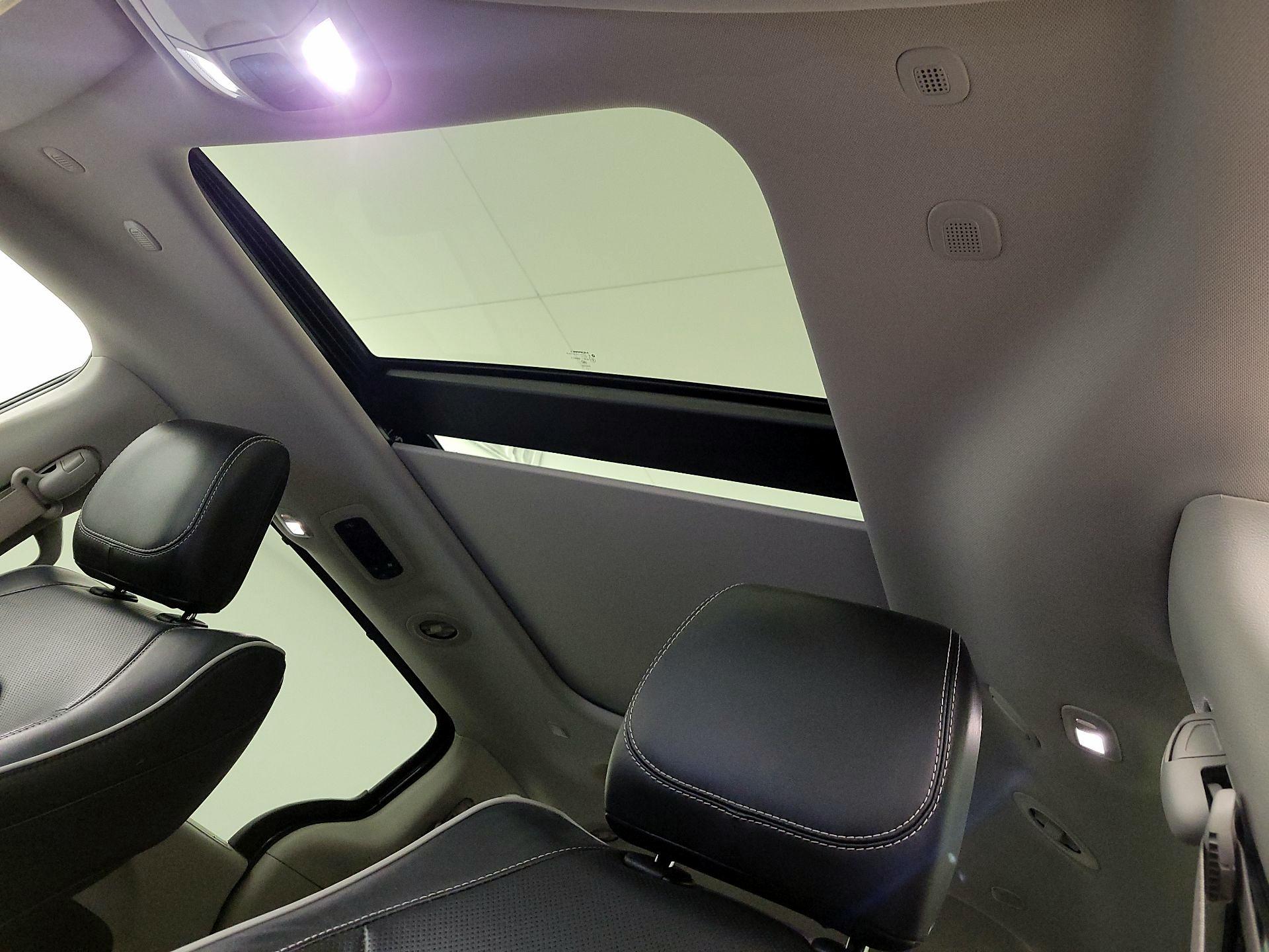 Thumbnail: 2023 Chrysler Pacifica - 18