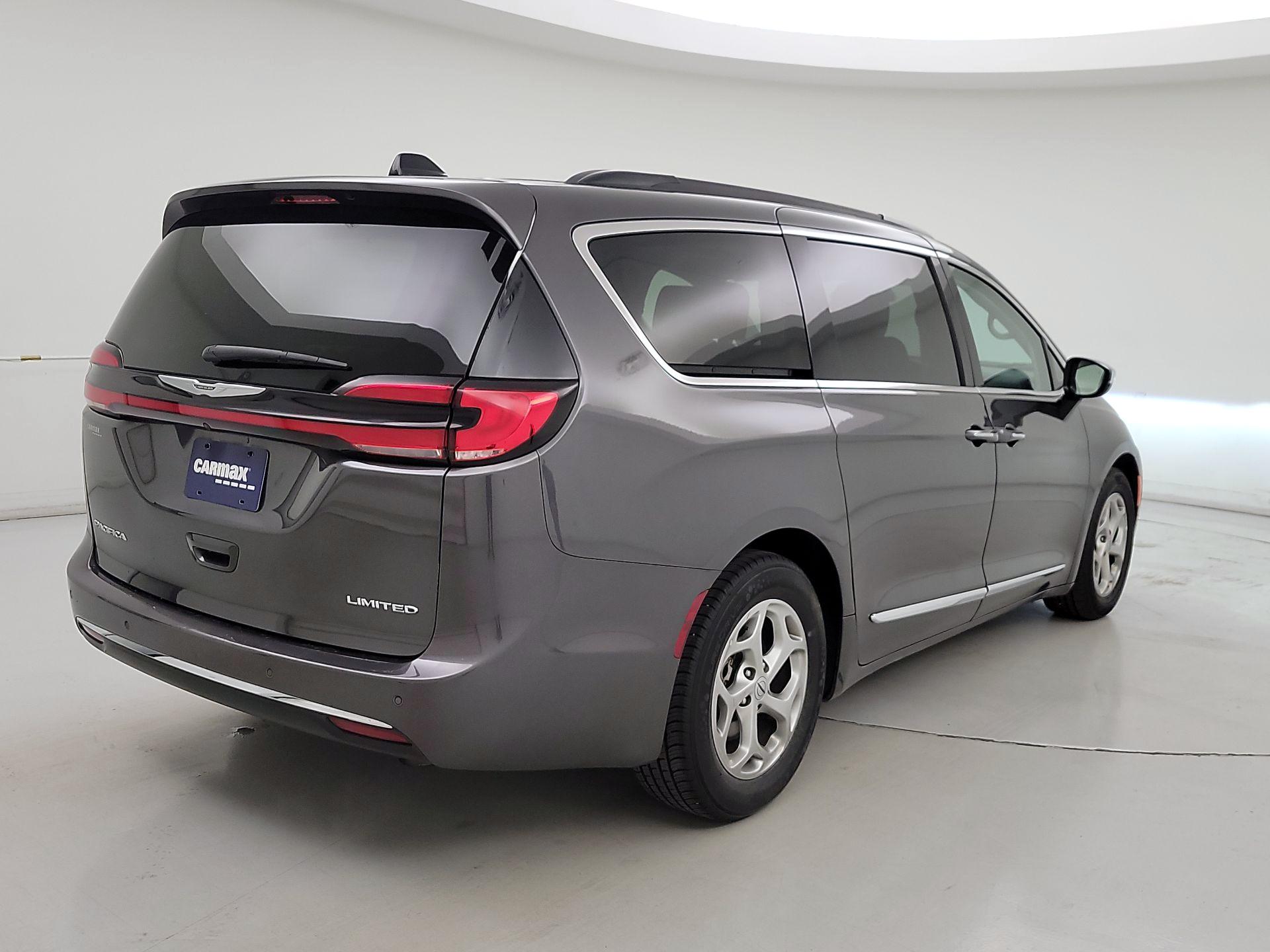 Thumbnail: 2023 Chrysler Pacifica - 5
