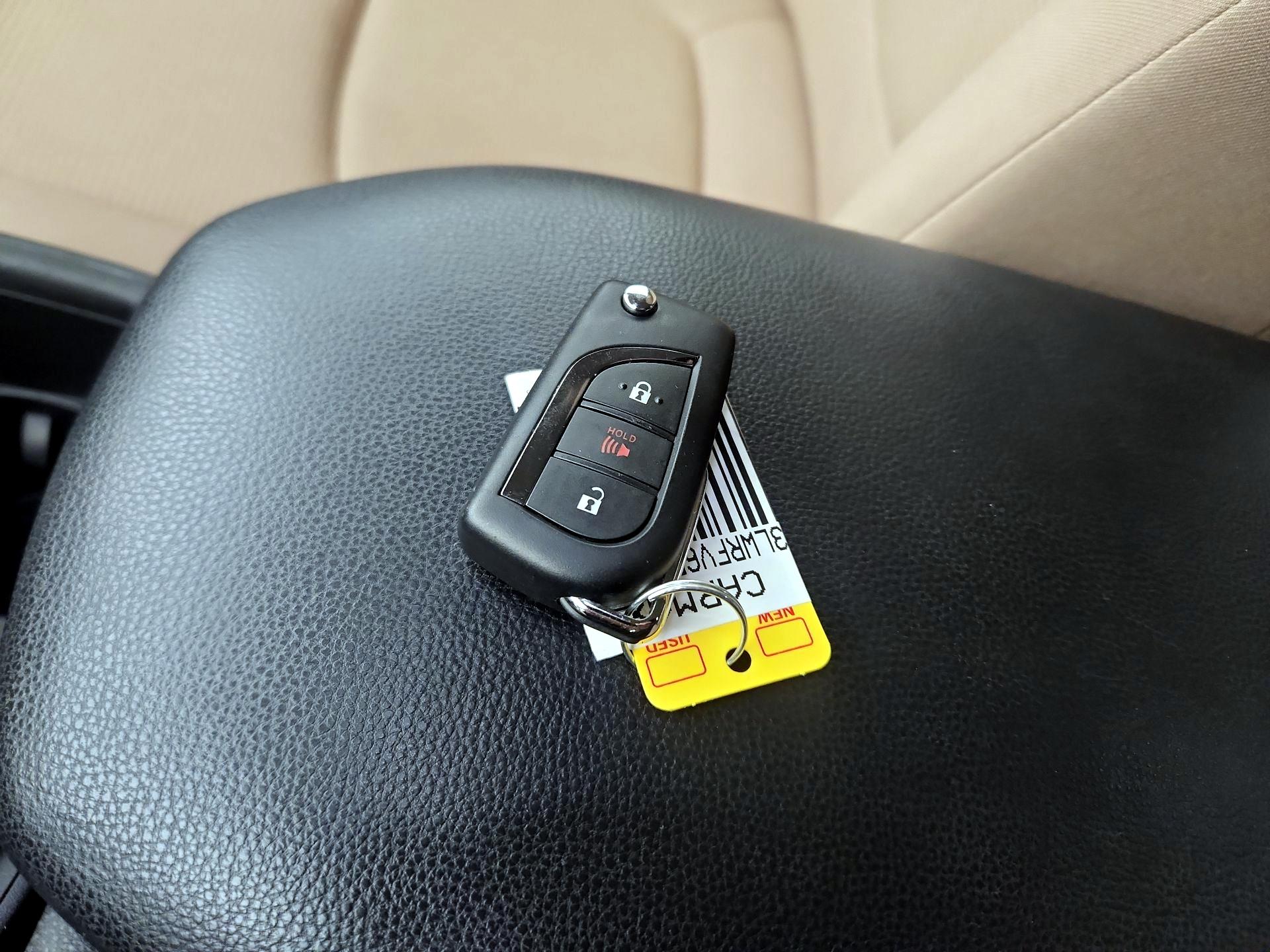 Thumbnail: 2023 Toyota RAV4 - 20