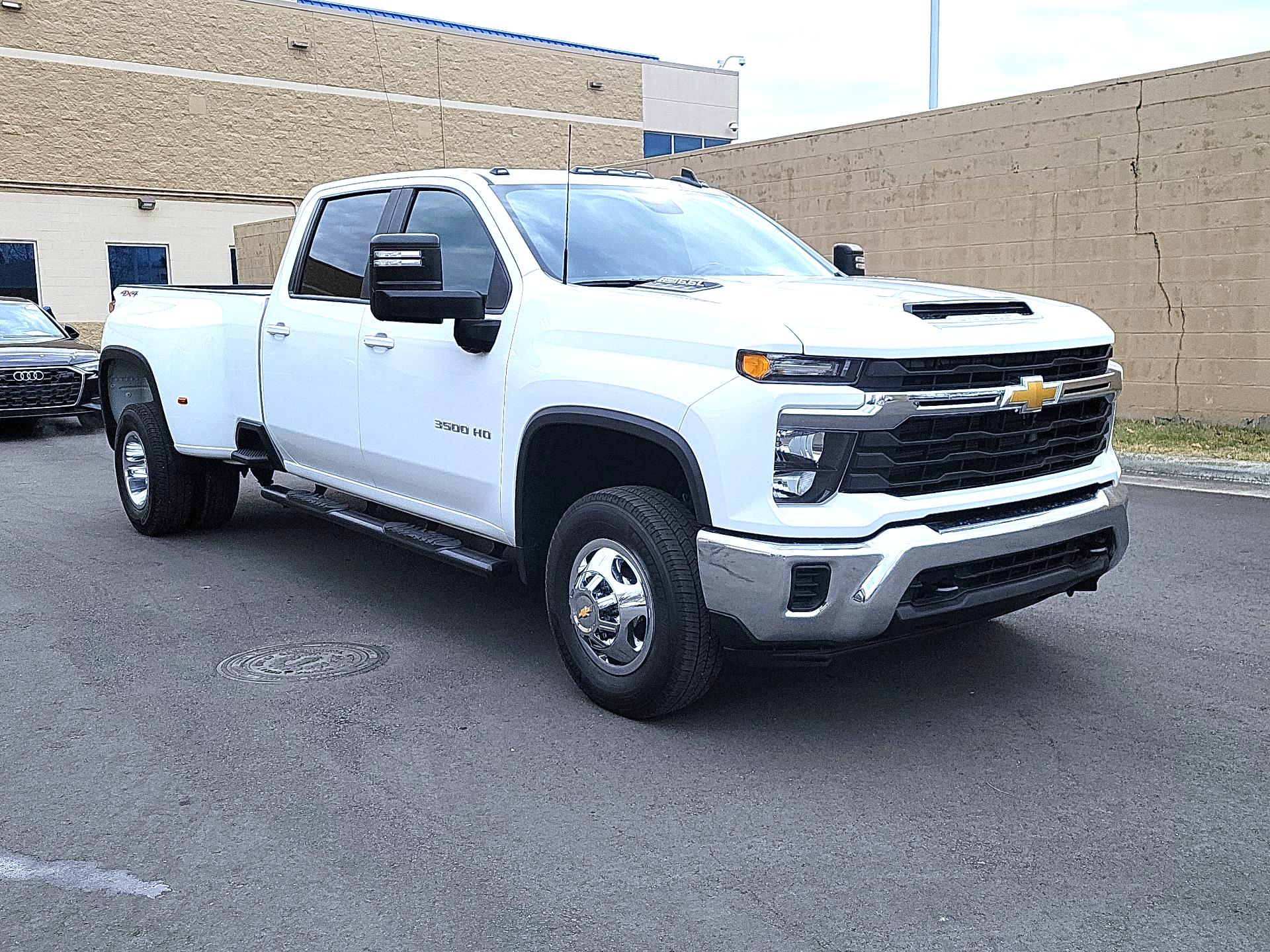 Thumbnail: 2024 Chevrolet Silverado 3500 - 1