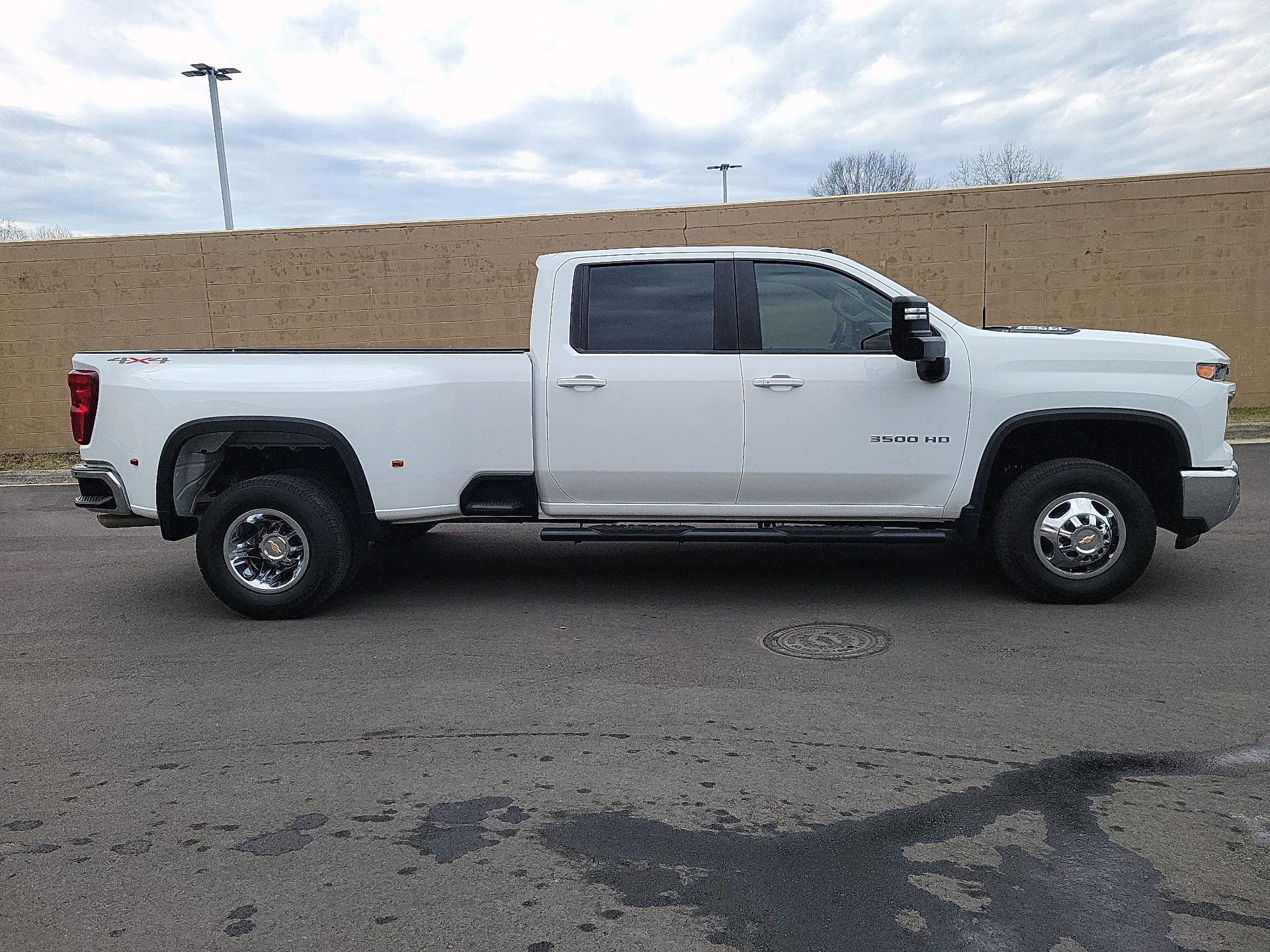 Thumbnail: 2024 Chevrolet Silverado 3500 - 4