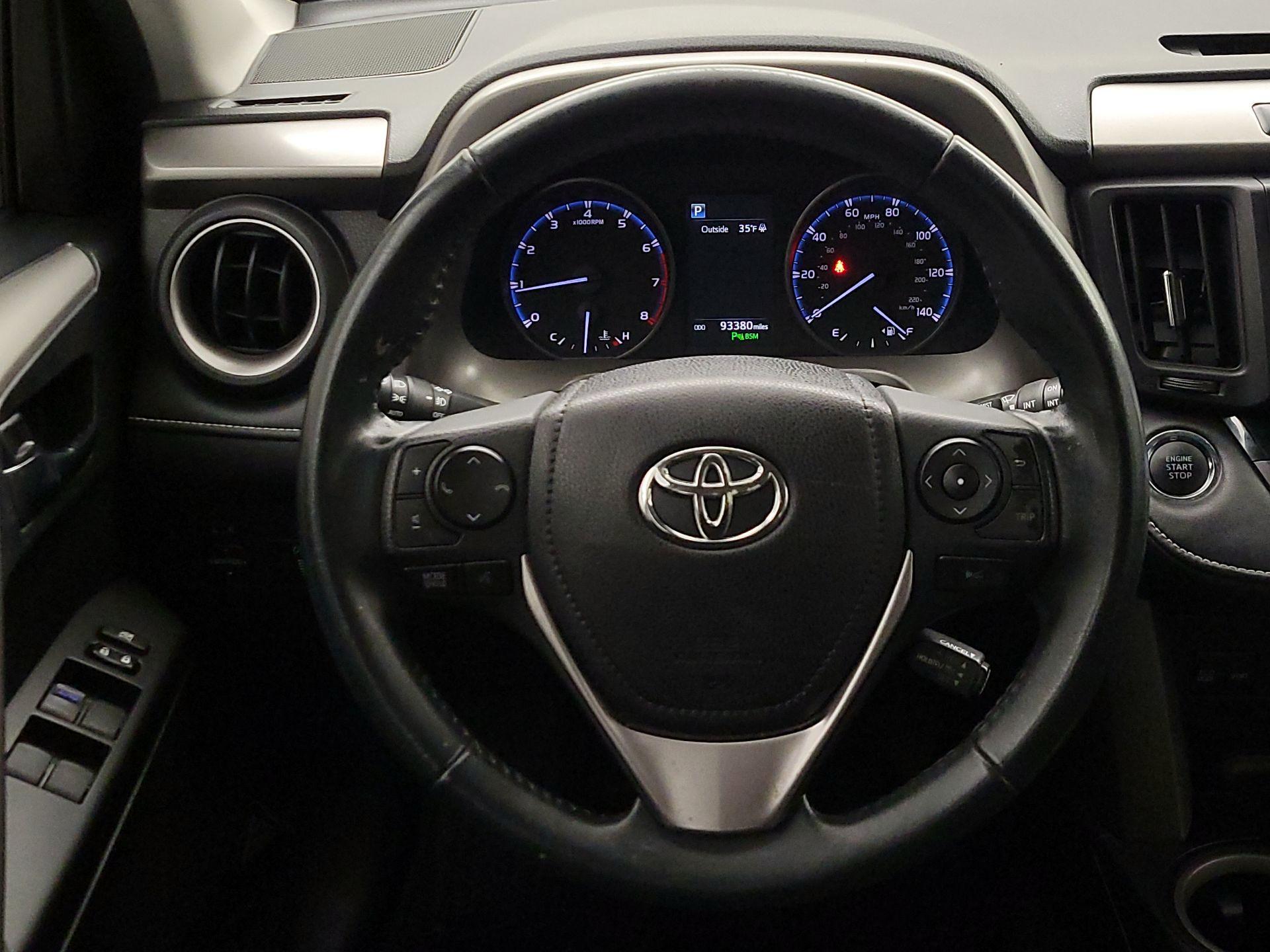 Thumbnail: 2018 Toyota RAV4 - 10